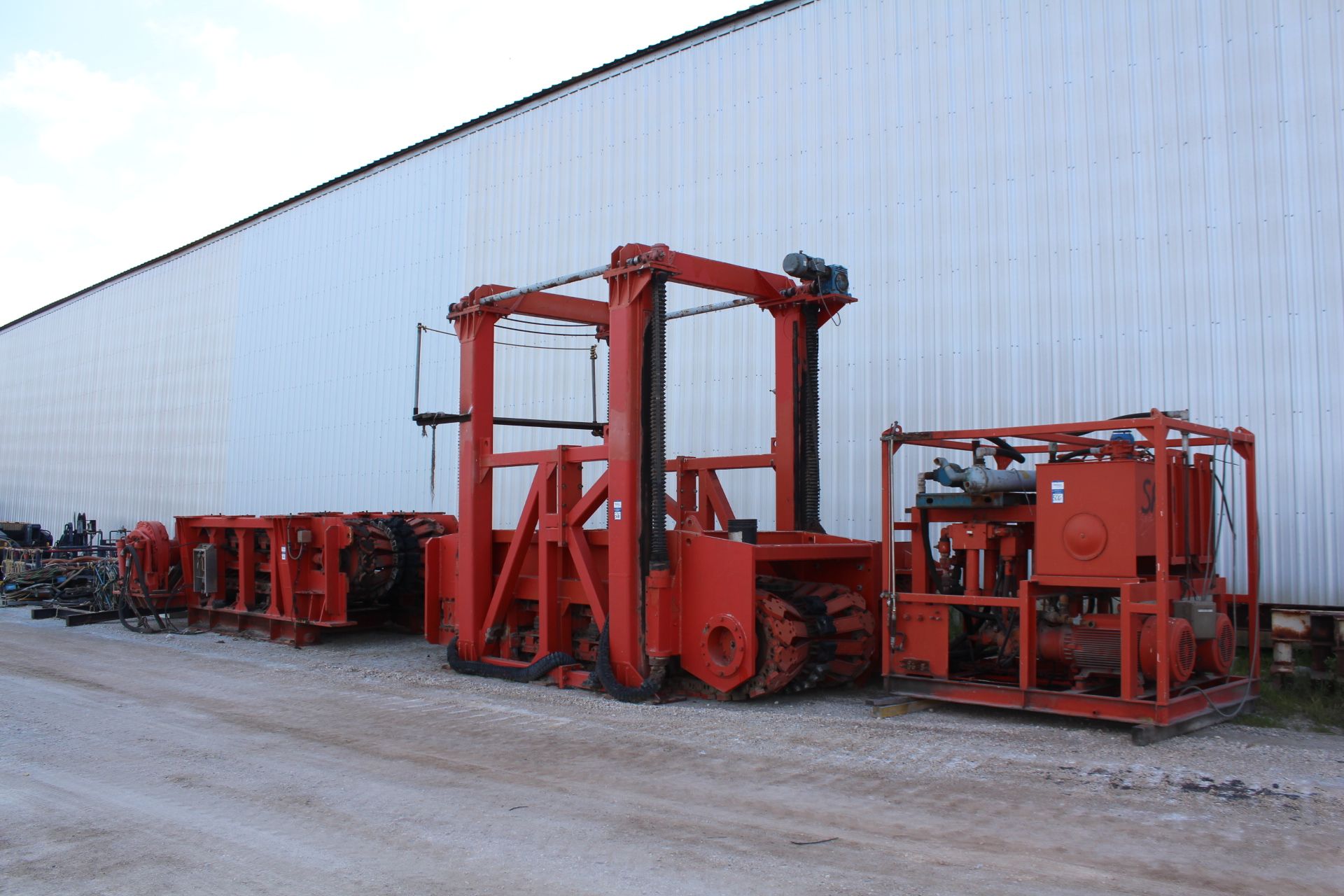 Pipe Tensioner; Red painted tensioner upper and lower, w/ Hydraulic Unit