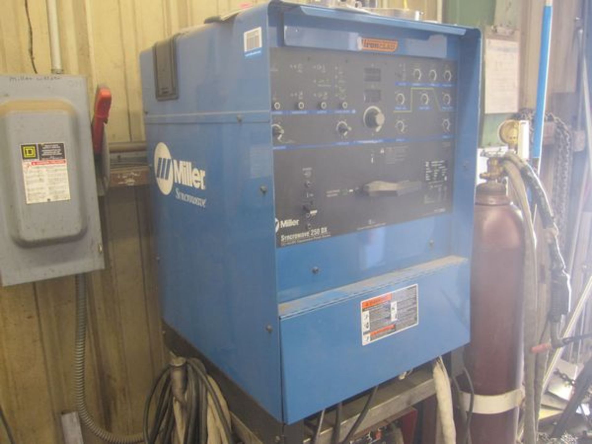 Miller Model Syncrowave 250 DX  TIG Welder , Serial Number: LC432870 Input: 200/230/460V, 110/96/48A - Image 4 of 4