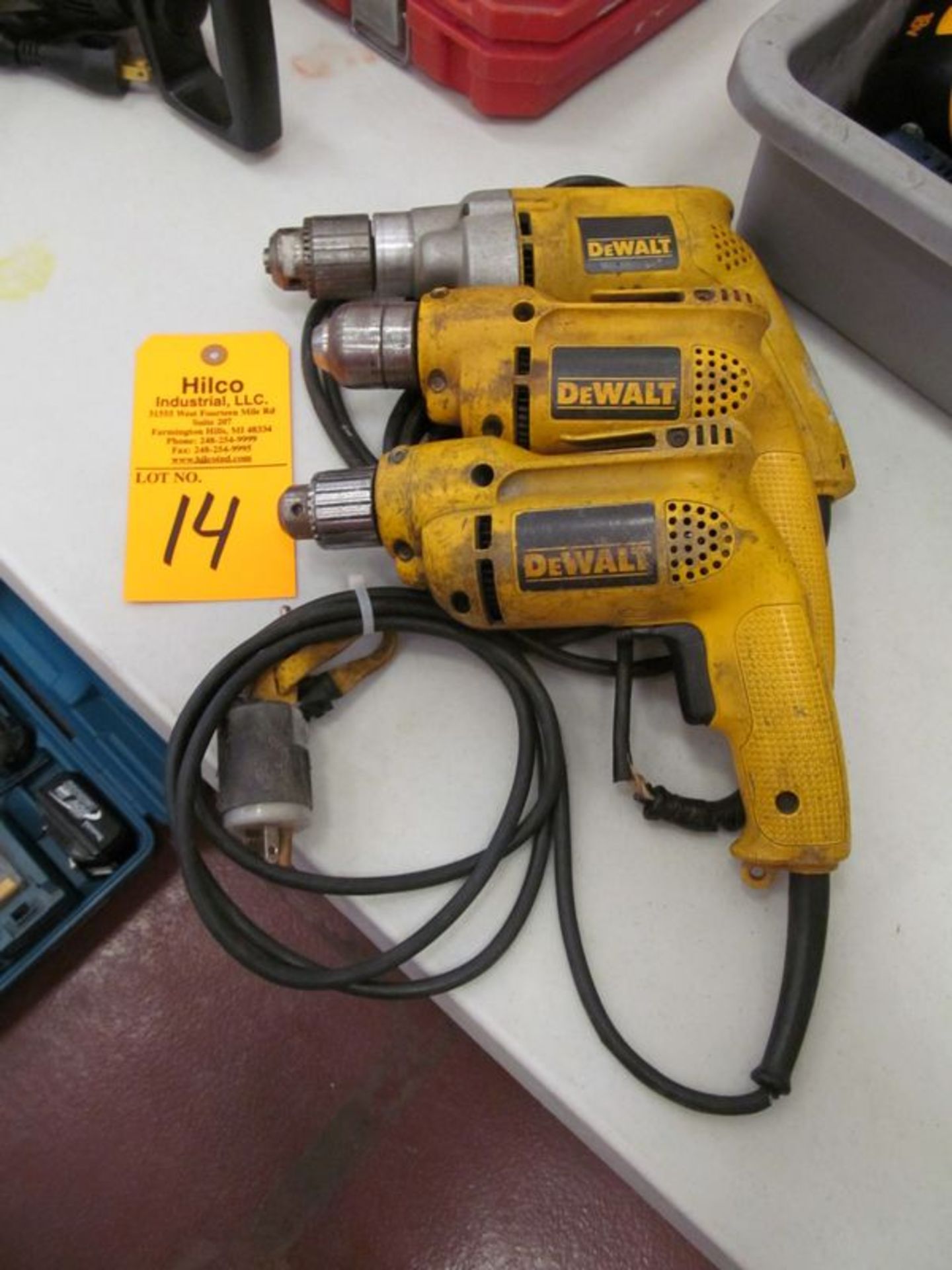 DeWalt 3/8" Drills , 120 Volt