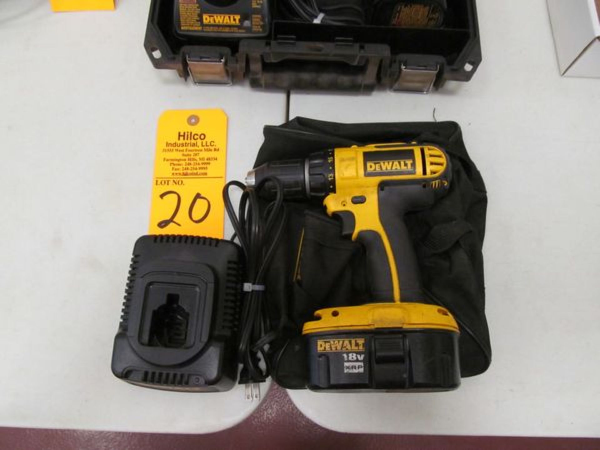 DeWalt Model DC720 18 Volt 1/2" Cordless Drill , w/ Charger & Carry Bag