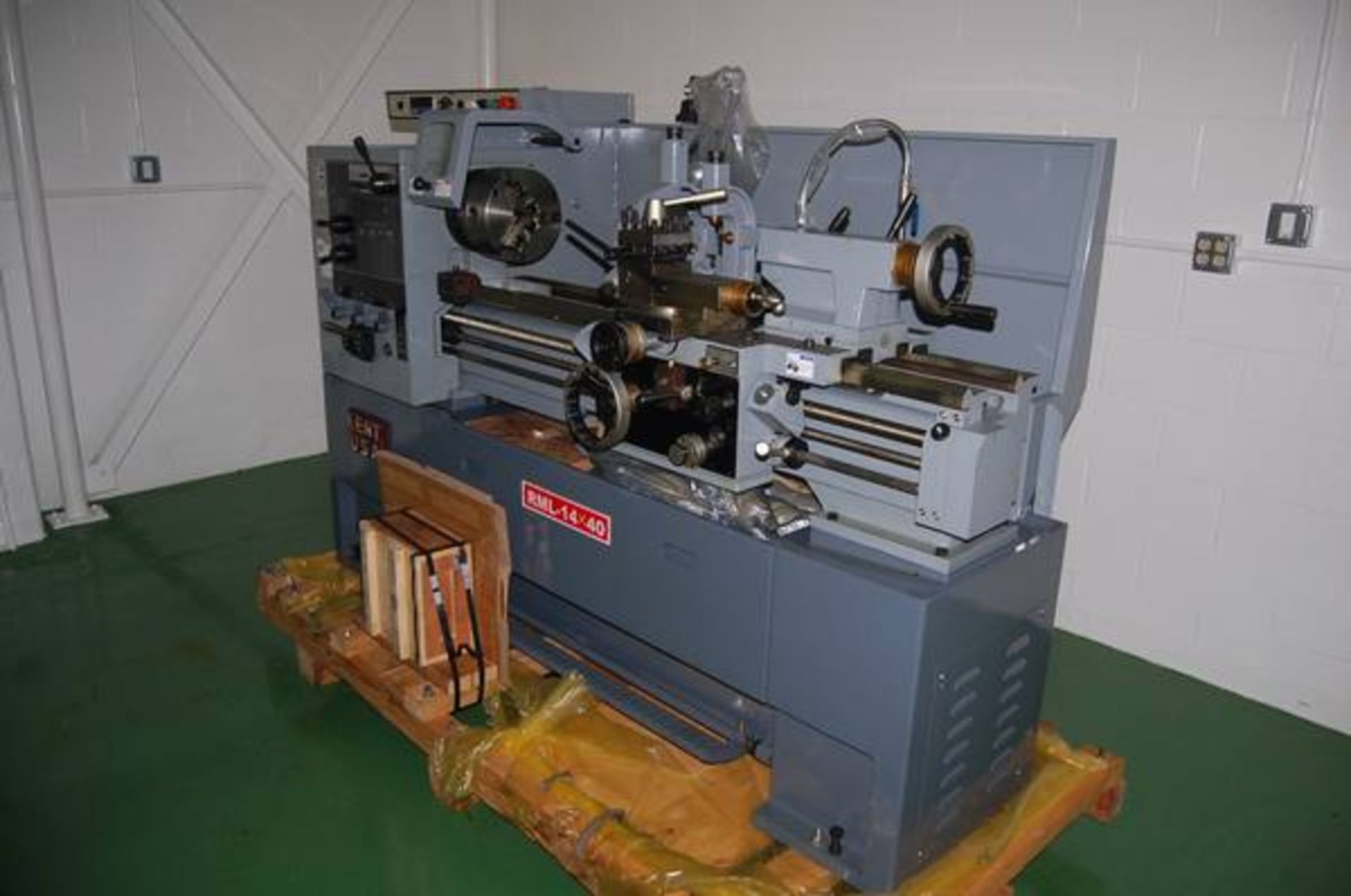 Kent Corp. Model RML-1440VT 14" x 40"   Gap Bed Engine Lathe; Serial Number: 14414092743 (2014); NEW - Image 2 of 2