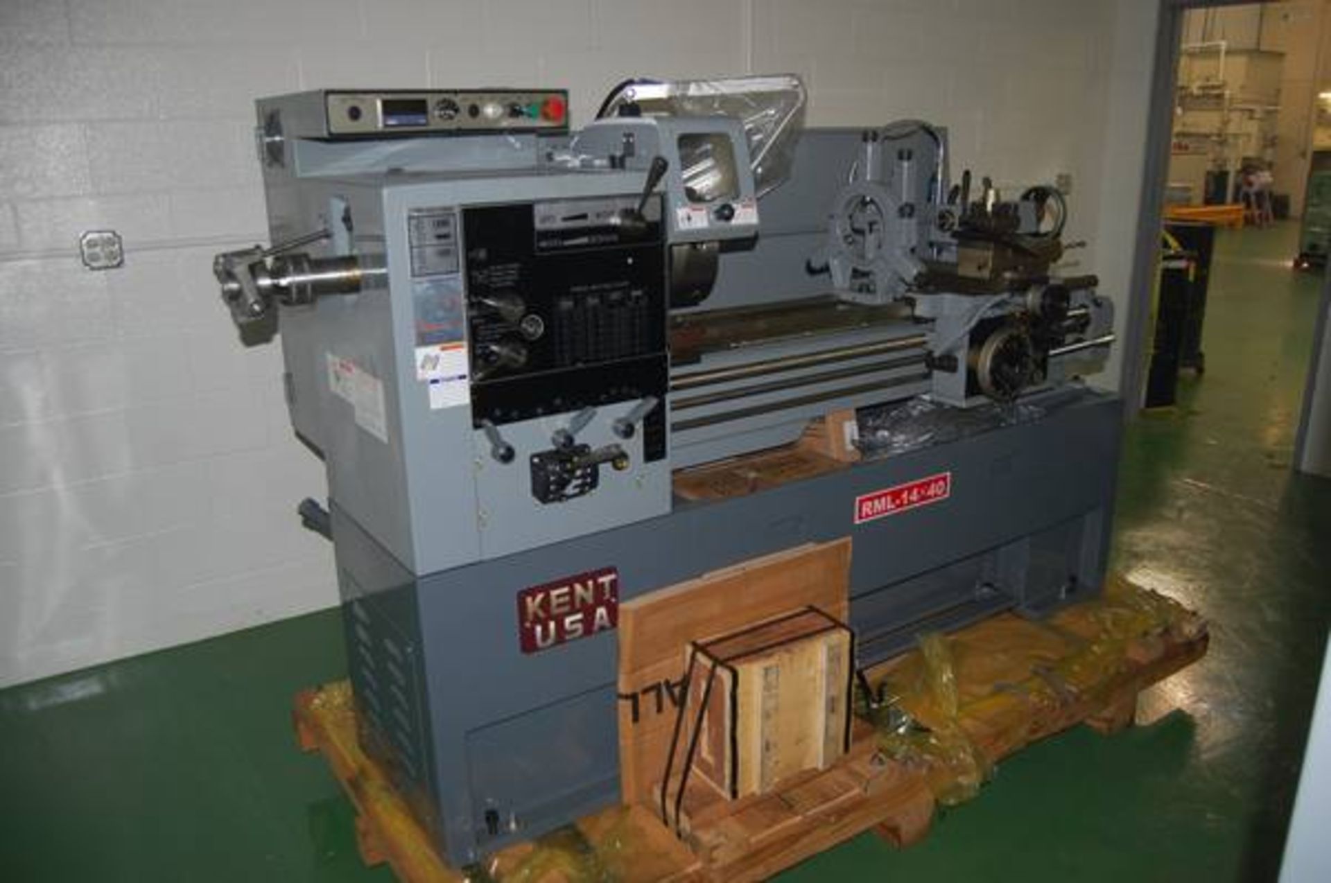 Kent Corp. Model RML-1440VT 14" x 40"   Gap Bed Engine Lathe; Serial Number: 14414092743 (2014); NEW