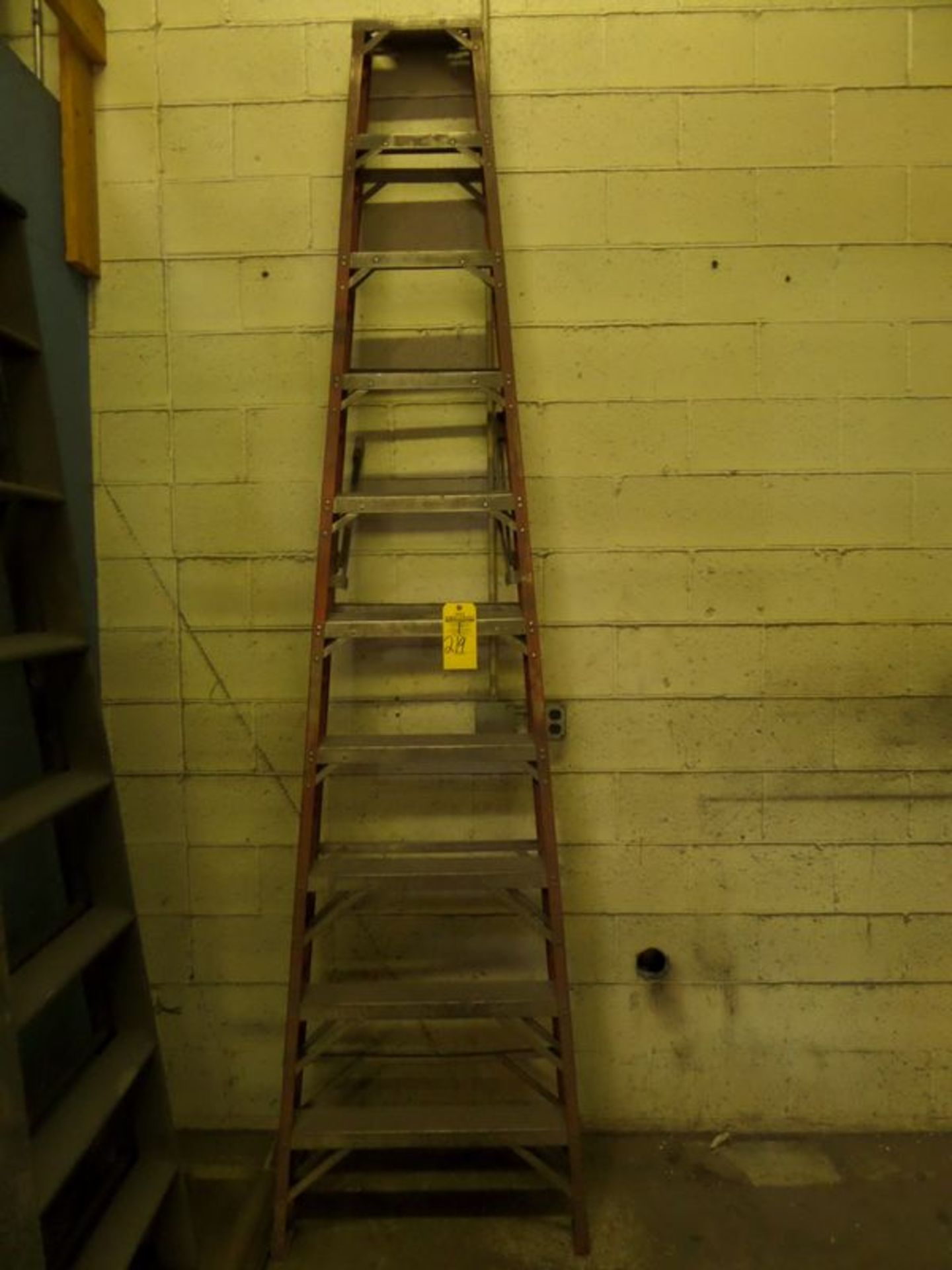 10' FIBERGLASS A FRAME LADDER