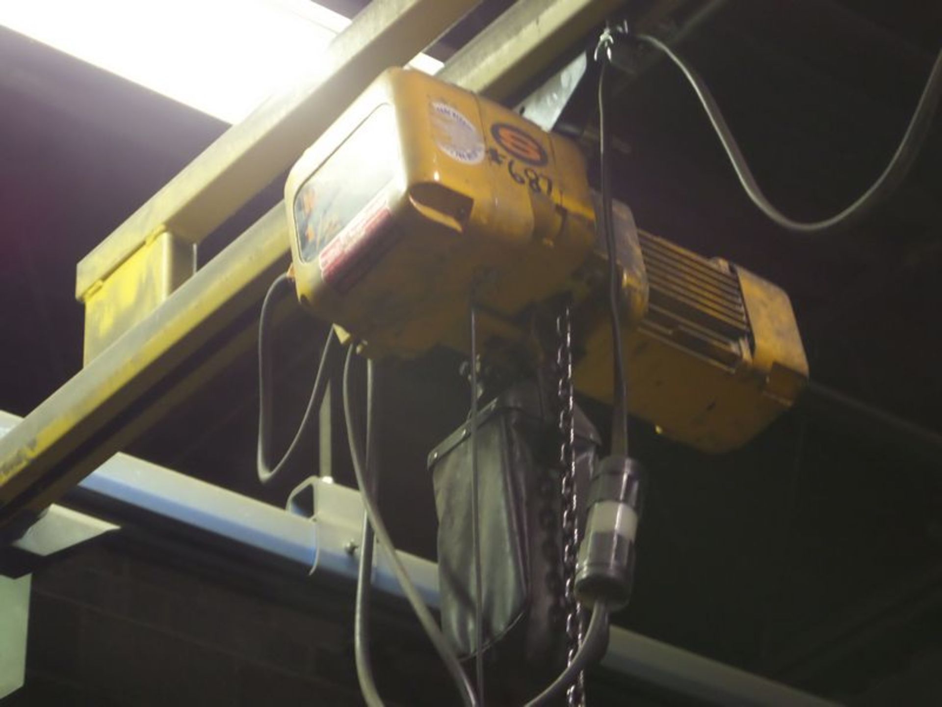 1/2 TON ELECTRIC HOIST - Image 2 of 2