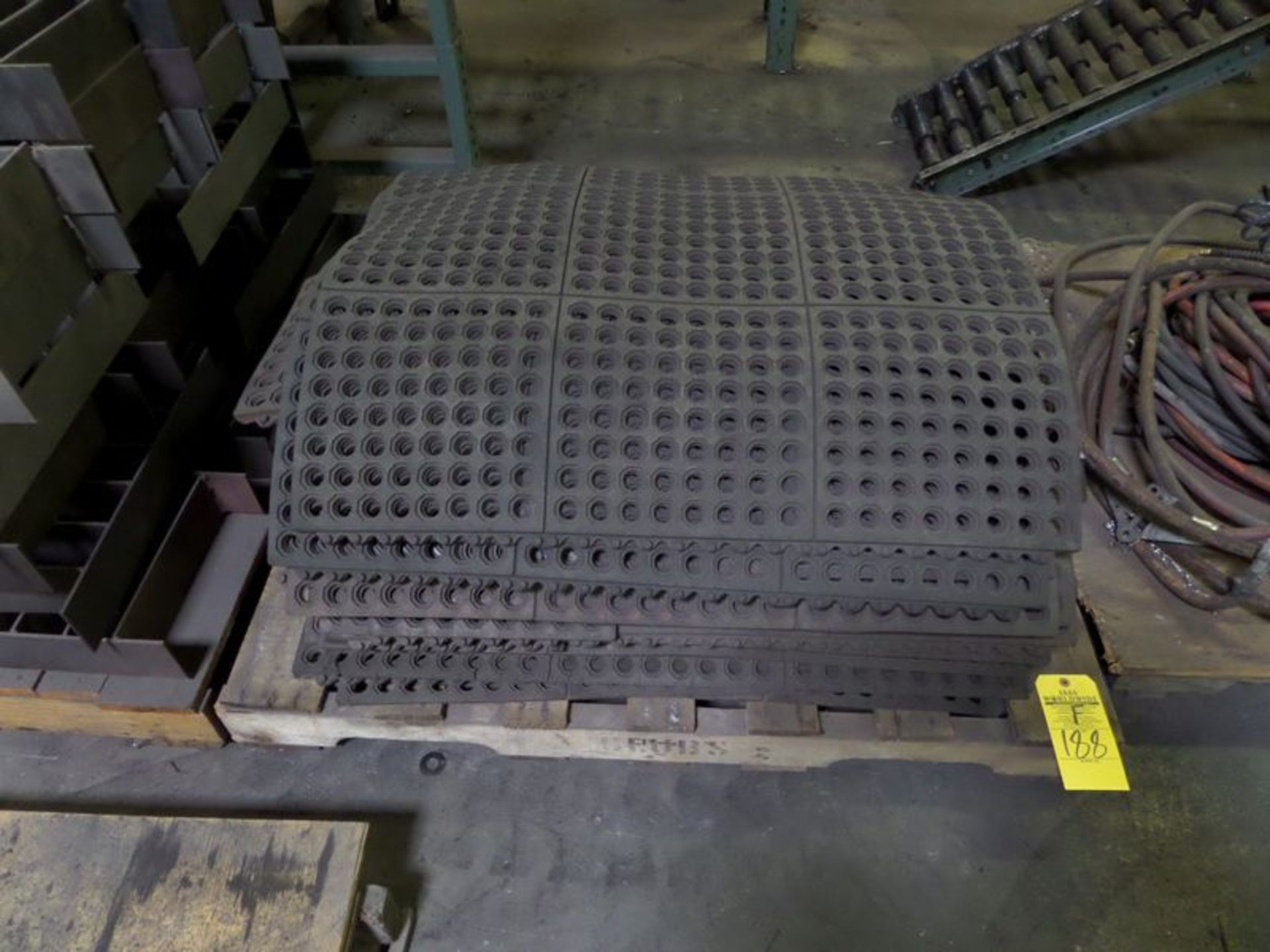 SKID OF RUBBER FLOOR MATS