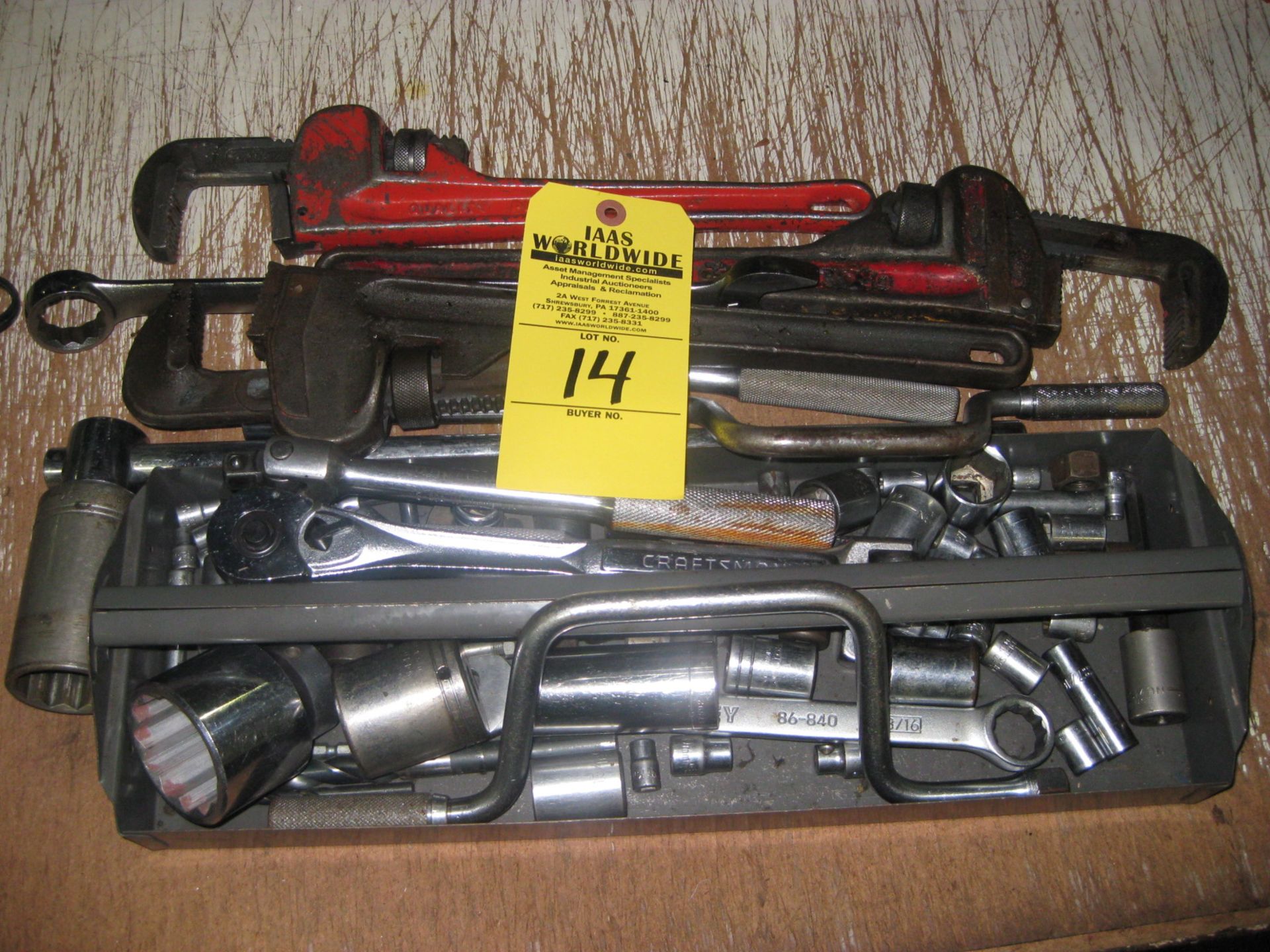 LOT OF MISCELLANEOUS WRENCHES