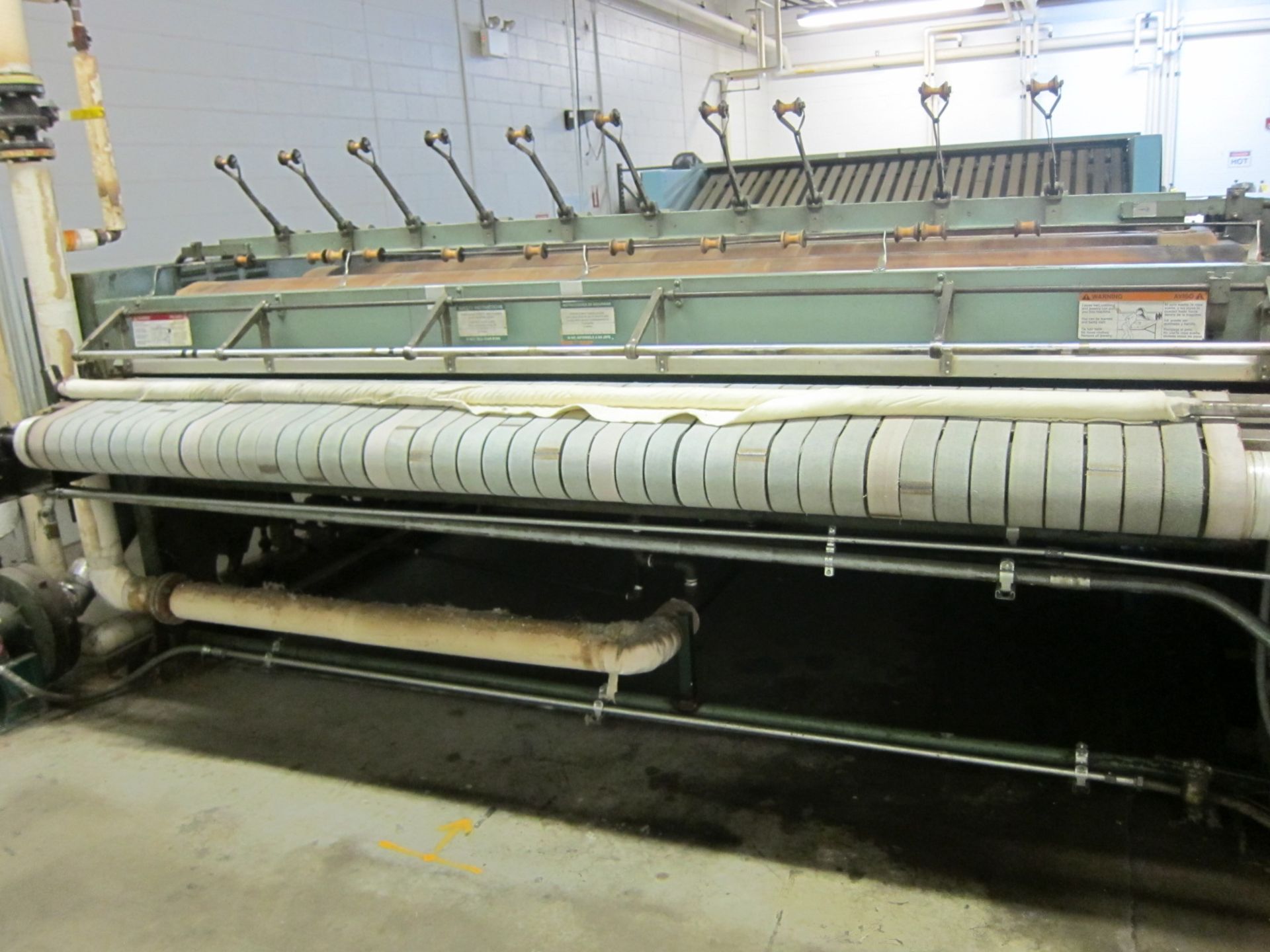 HYPRO 6 ROLL FLATWORK IRONER AMERICAN Model: 6 ROLL S/N: 141-M3-281 - Image 2 of 5
