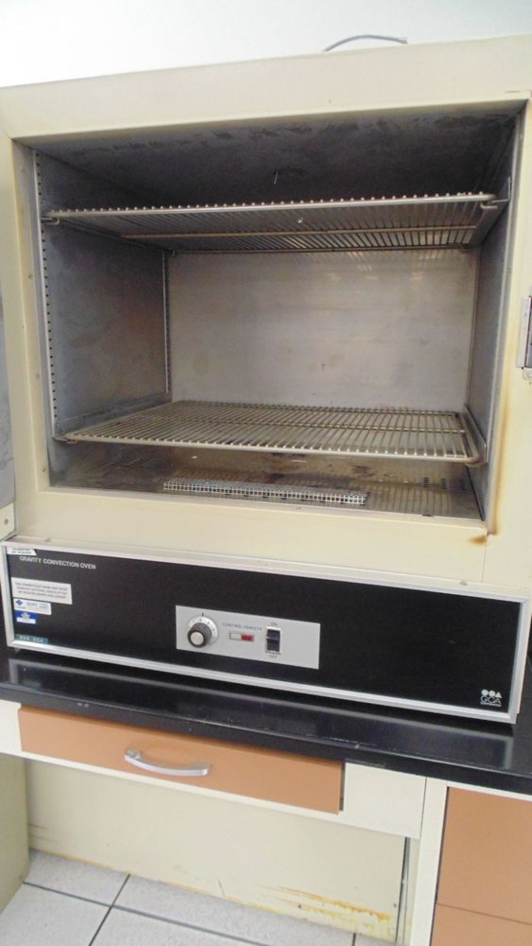 PRECISION , CAT NUMBER 31542 , GRAVITY CONVECTION OVEN - Image 2 of 2