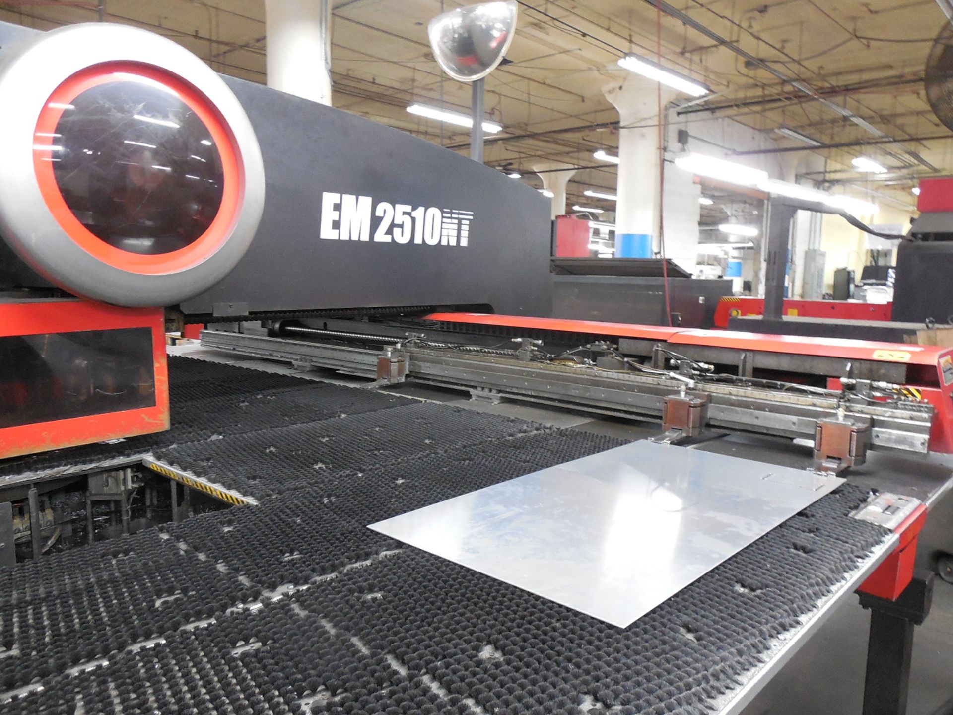 AMADA MOD.EM2510NT 22 TON SERVO-ELECTRIC TURRET PUNCH- New 2005 - Image 4 of 6