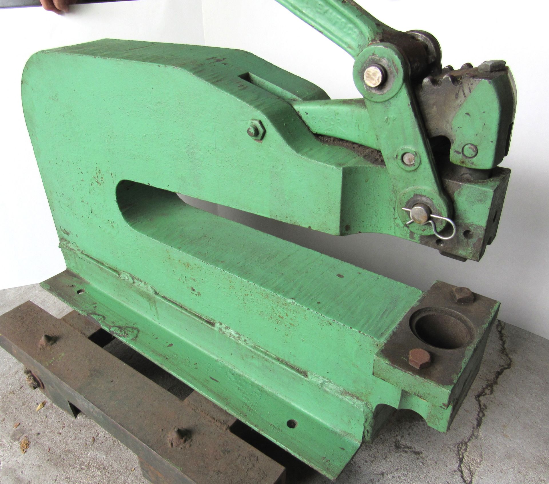 Whitney 10 Ton Hand Punch-w/ 18" Throat