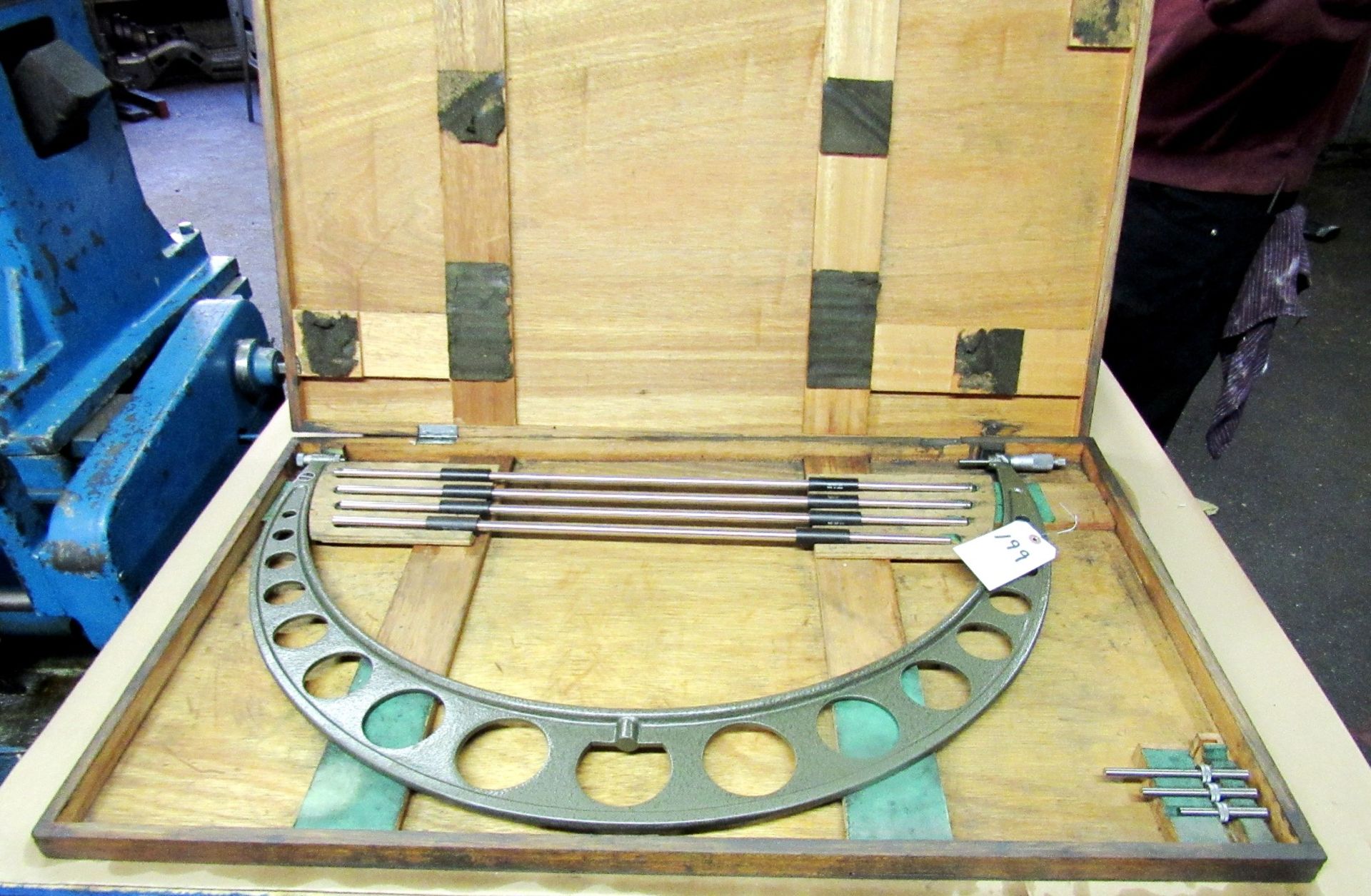 Mitutoyo 28"-32" Micrometer