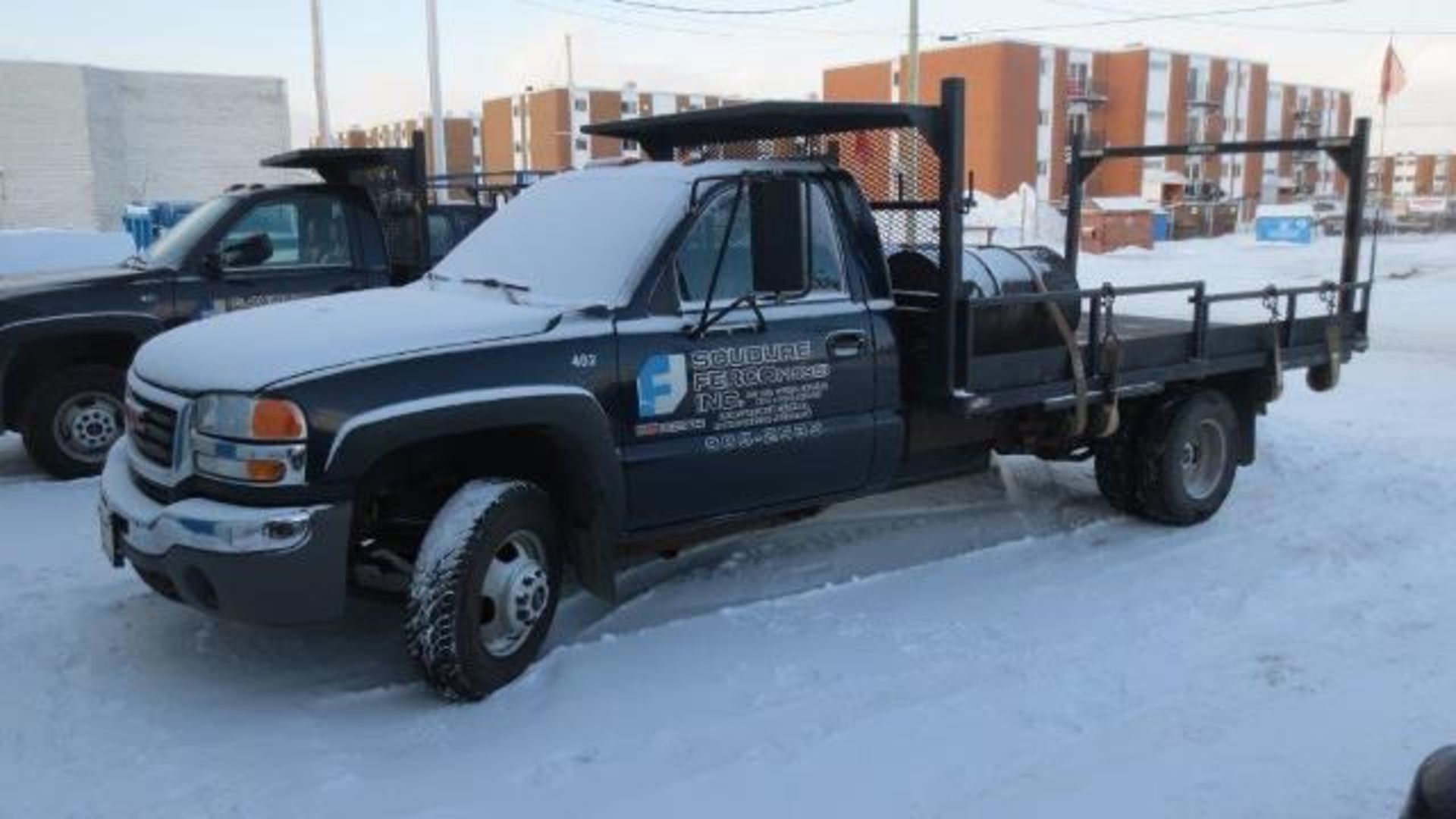 2007 GMC 3500 5-SPEED FLAT DECK TRUCK 11.6' BED   VIN#  1GDJC34U87E129848   KM:  85,036