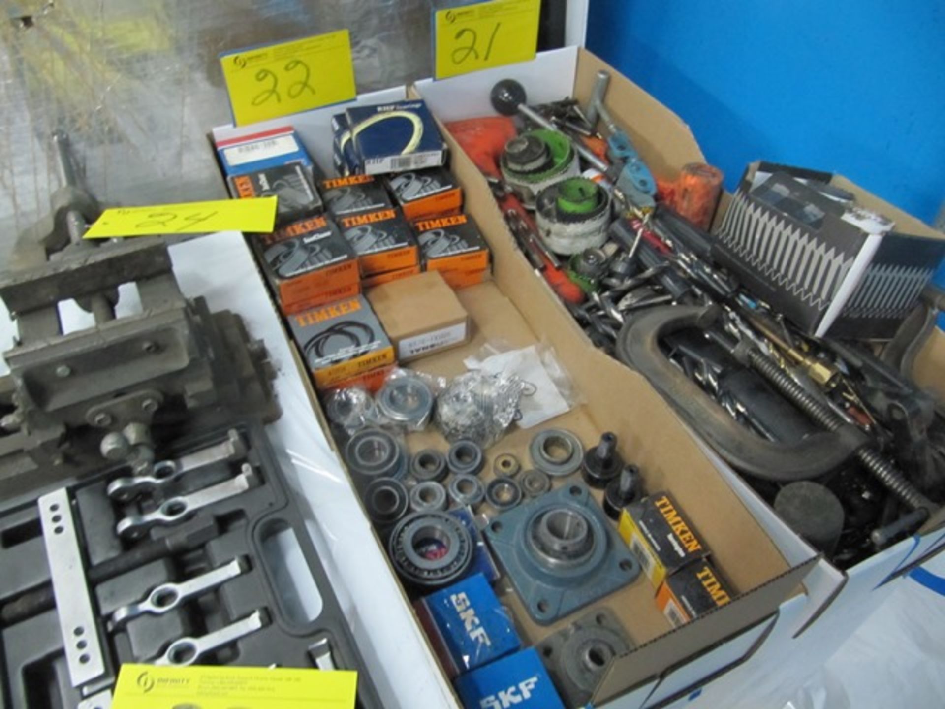 LOT ASST. TIMKEN, SKF BEARINGS, ETC. (1 BOX)   (ST. DAMIEN)