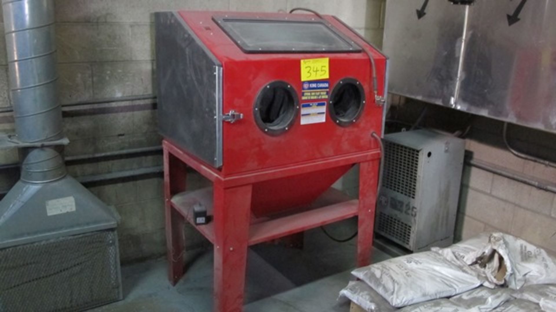 KING CANADA VERTICAL SAND BLAST CABINET W/PALLET OF SABLE SAND