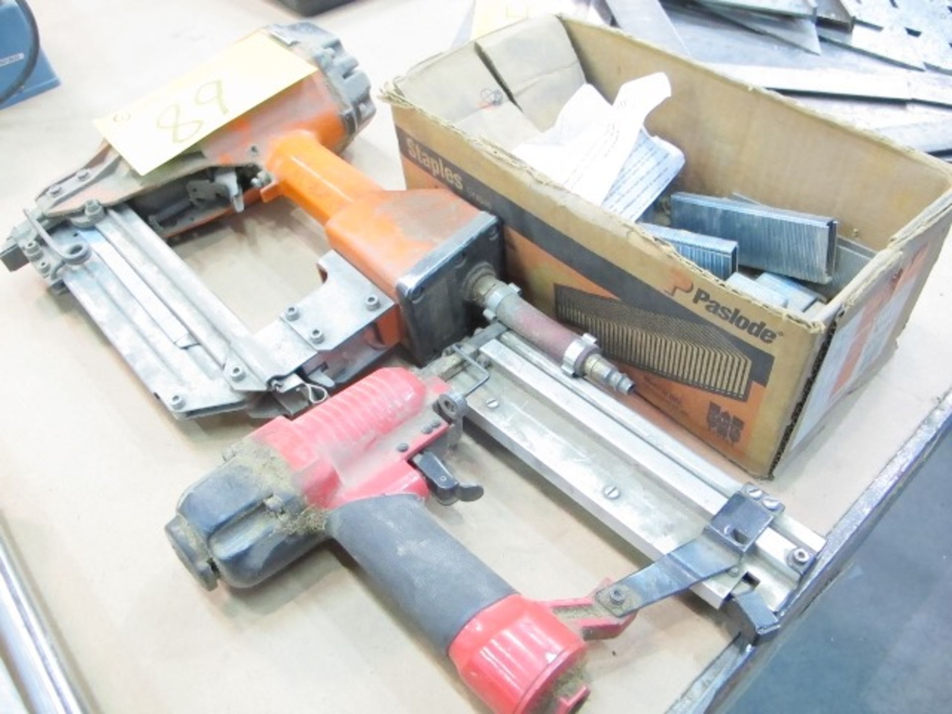 QUANTITY OF PNEUMATIC STAPLERS W/STAPLES