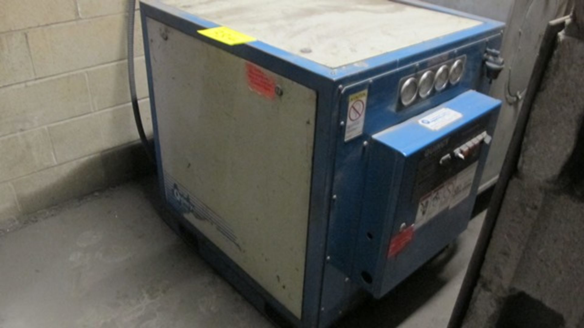 QUINCY 25 HP AIR COMPRESSOR