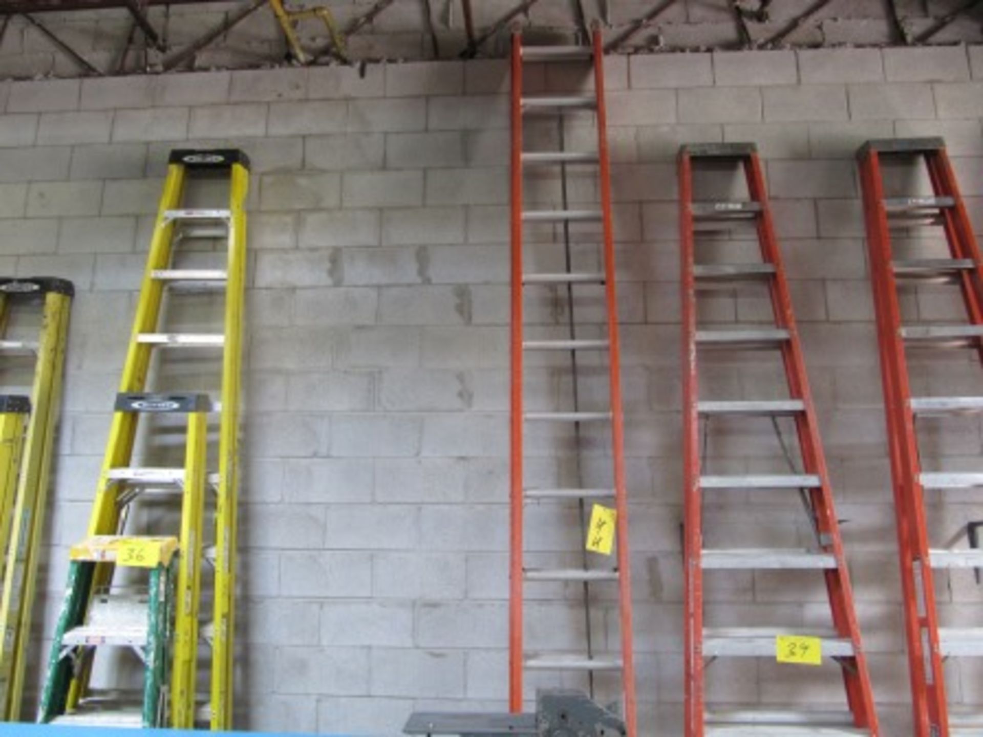 LOUISVILLE 28' EXTENSION LADDER