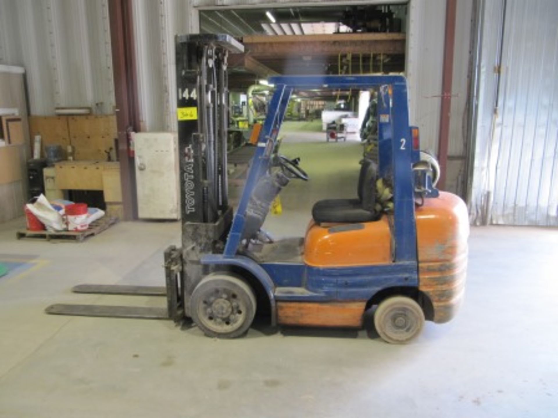 TOYOTA 52-6FGCU30 6,000# 3-STAGE PROPANE FORKLIFT W/SIDESHIFT   S/N:  60289  APPROX. 12,968
