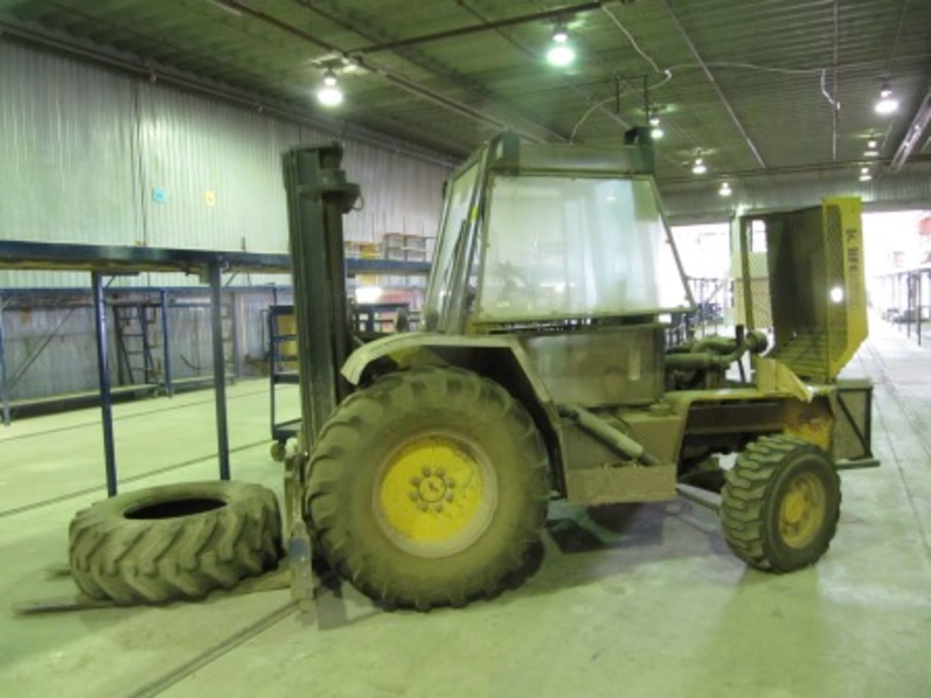 LIFT KING LK8M42 3-STAGE CLOSED CAB DIESEL YARD FORKLIFT W/SIDESHIFT & TIRE  S/N:  LK8151  APPROX.