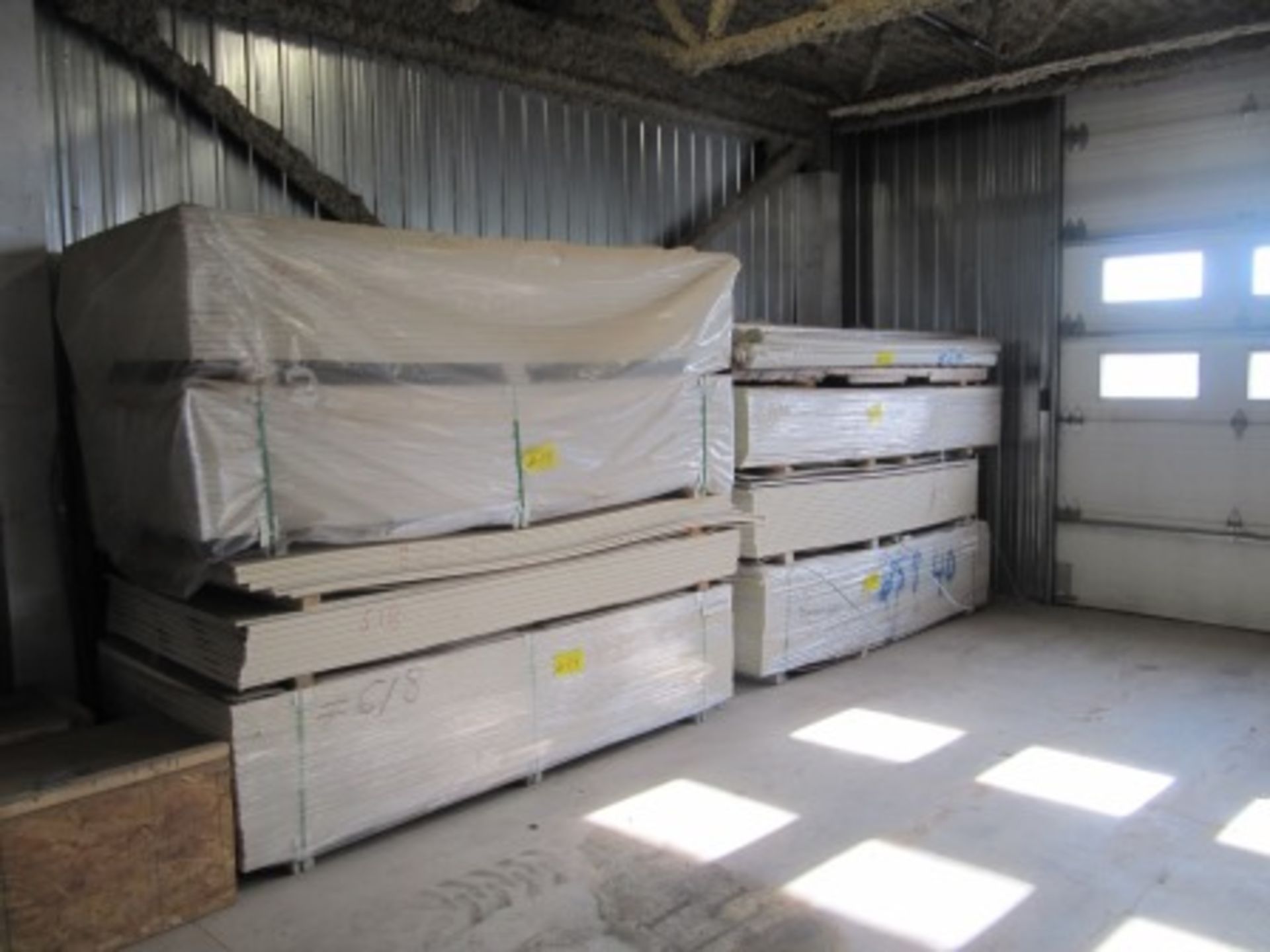 LOT 214 APPROX. 4'X8'X1/2" LINEN GREY DRYWALL W/LINEN GREY JOINT COVERS (7 LIFTS)