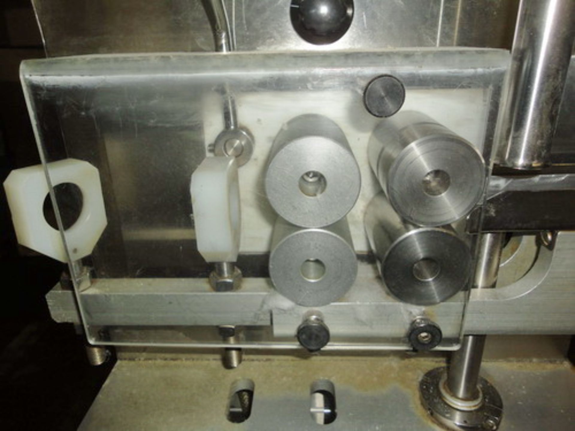 Kalish Automatic Cottoner, Model KOTNR-100, type 8400. Includes pneumatic bottle indexing. - Image 3 of 5