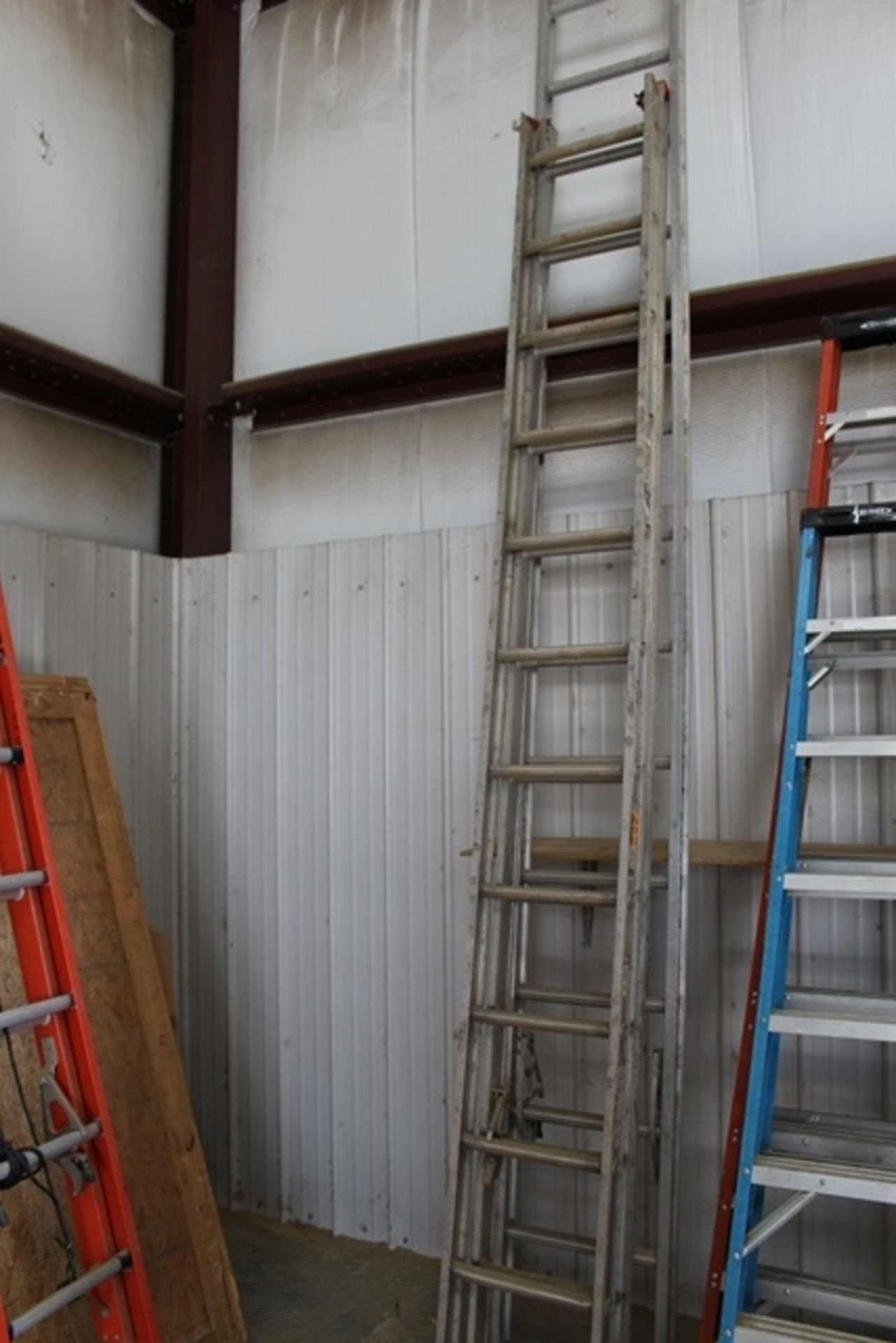 (2) Extension Ladders - (1) 24' & 28' 1/2 Section - Image 2 of 2