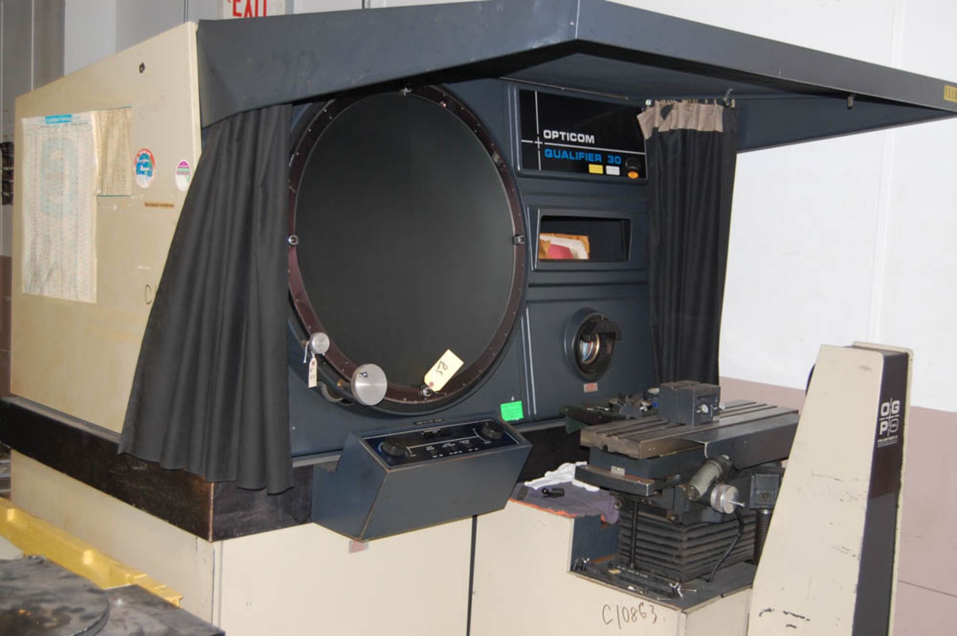 OPTICAL GAGING PRODUCTS, INC. MDL. OPTICOM QUALIFIER 30'' OPTICAL COMPARATOR, 8'' X 32'' TABLE,