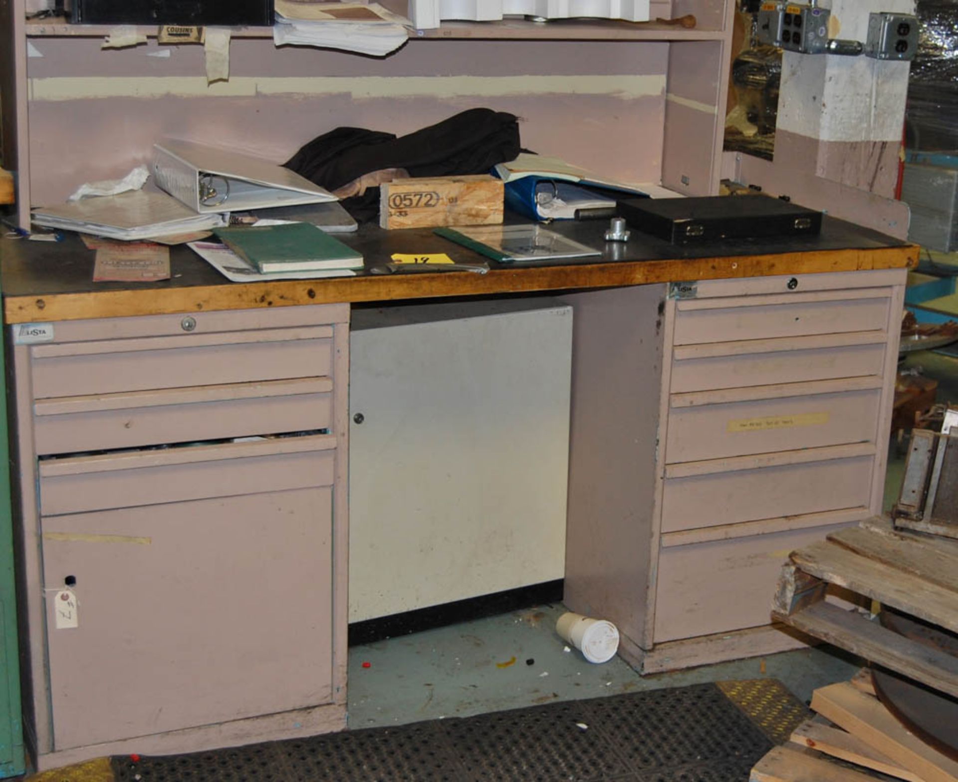 LISTA WORKBENCH, 3 DRAWERS, 1 CABINET (LEFT), 5 DRAWERS (RIGHT)