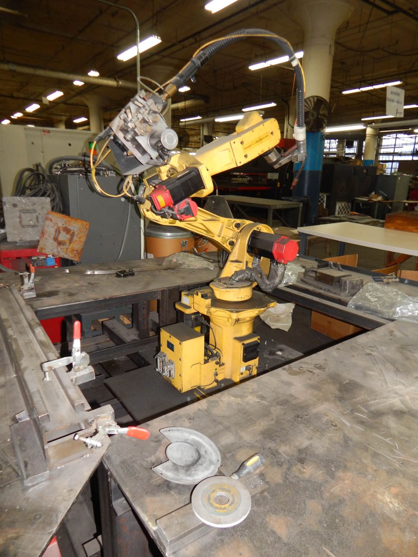 FANUC ARC-MATE 100I ROBOTIC WELDER, TYPE A05B-1210-B601, LINCOLN POWERWAVE 450 WITH ROBOTIC - Image 2 of 3