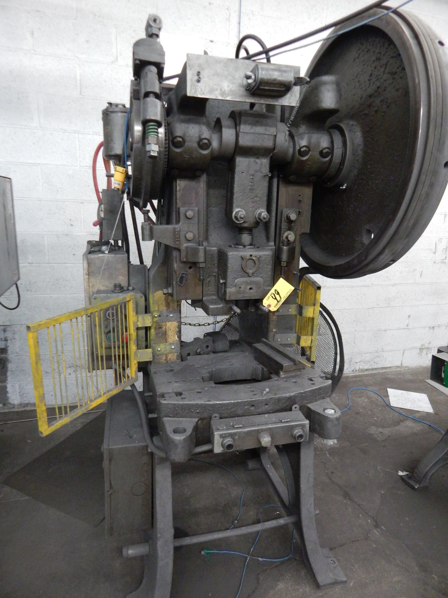 V&O MDL. 25S 25 TON CAPACITY OBI FLYWHEEL TYPE AIR CLUTCH PUNCH PRESS, S/N: 25S-338 (AS IS)