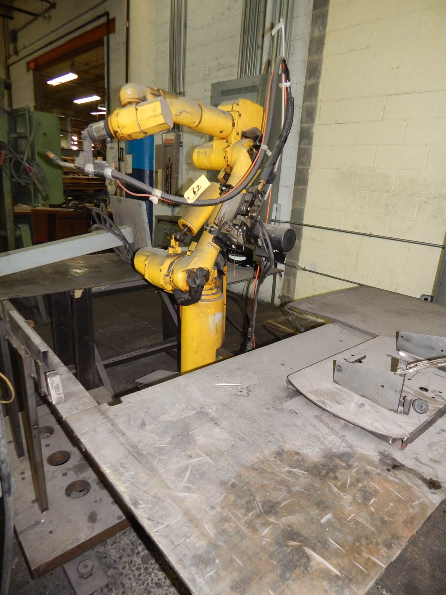 FANUC MDL. ROBOTS 5'' ROBOTIC WELDER, TYPE A05B-1203-B256, LINCOLN IDEALARC CV-400 WELDING POWER - Image 2 of 4