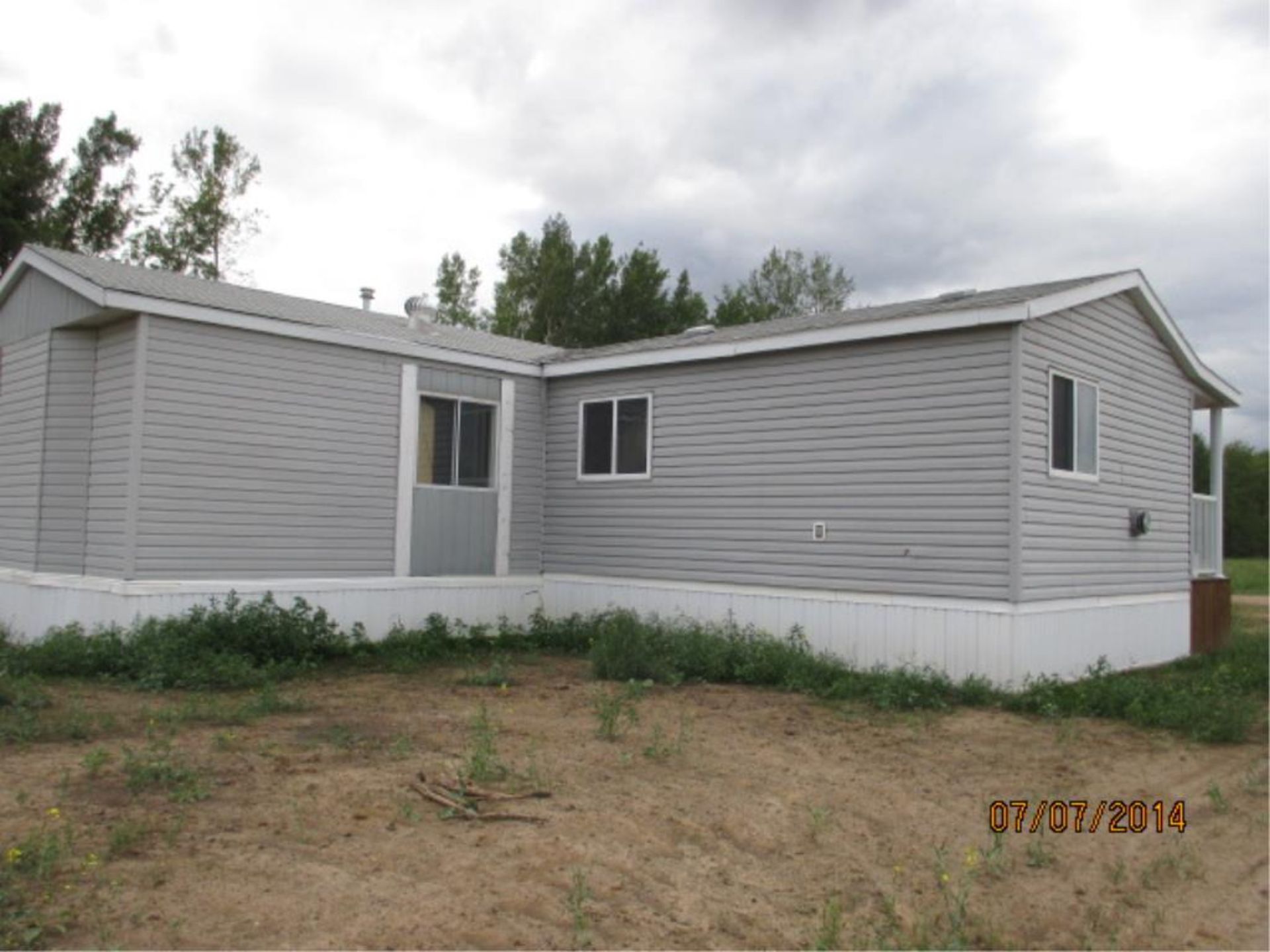 10 Acre Acreage C/W 1994 16 X 80 Living Room Fron Large partially covered deck; 3-Bedrooms in - Image 12 of 15