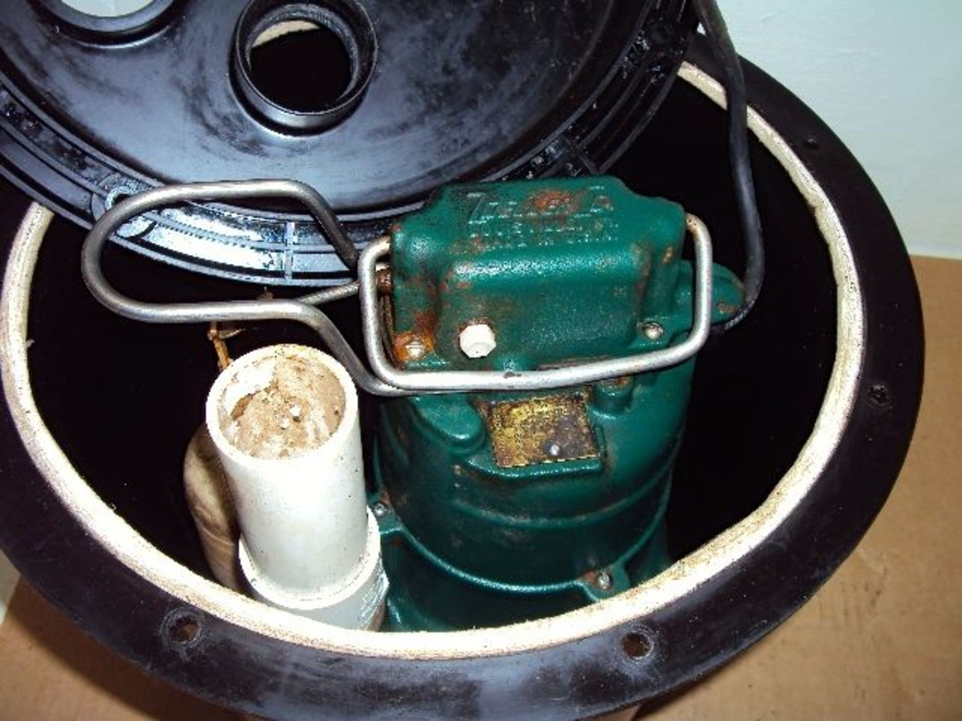 Zoeller M98-B Sump Pump and Holding Tank /291 - Image 6 of 7