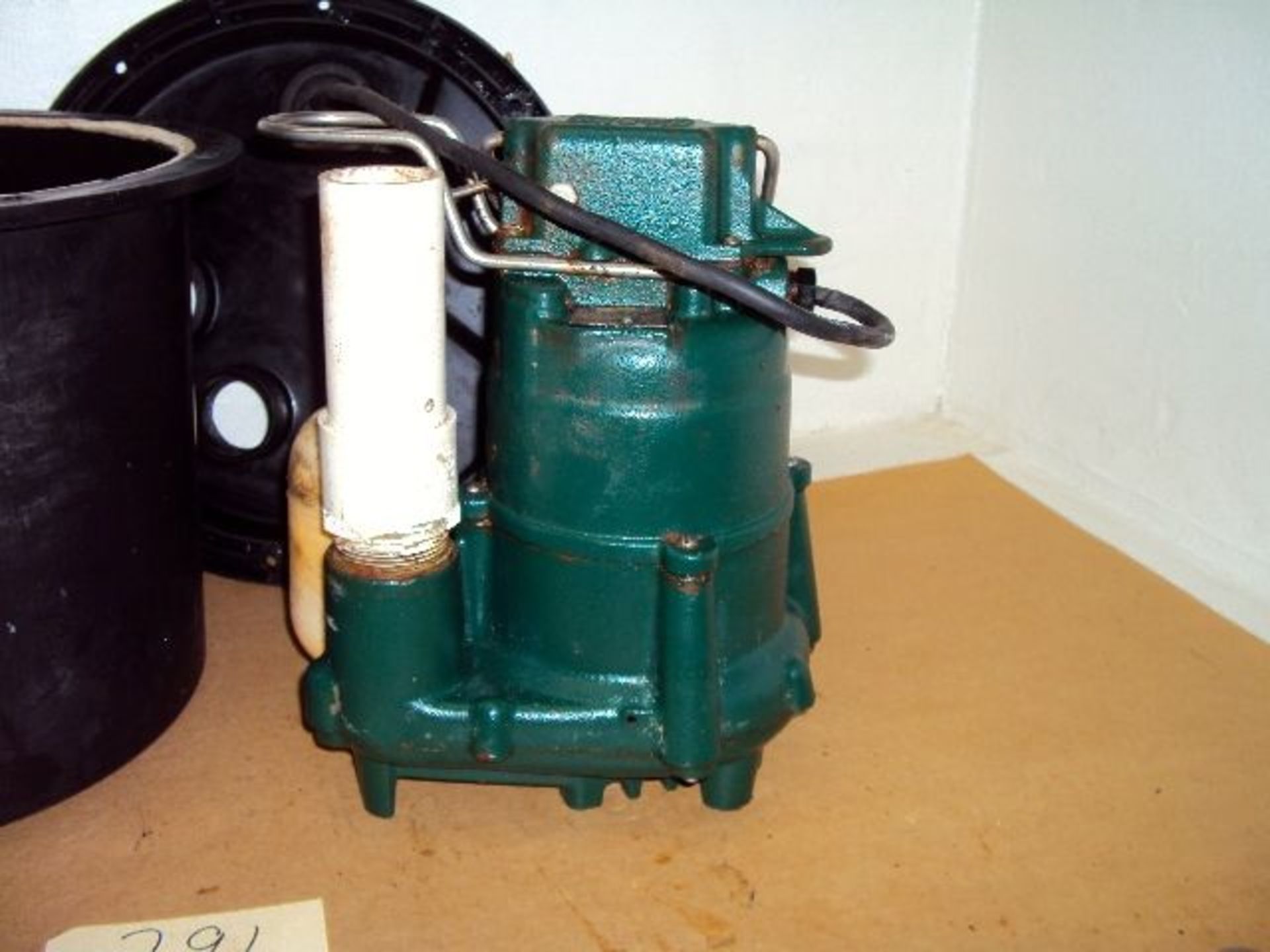Zoeller M98-B Sump Pump and Holding Tank /291 - Image 2 of 7