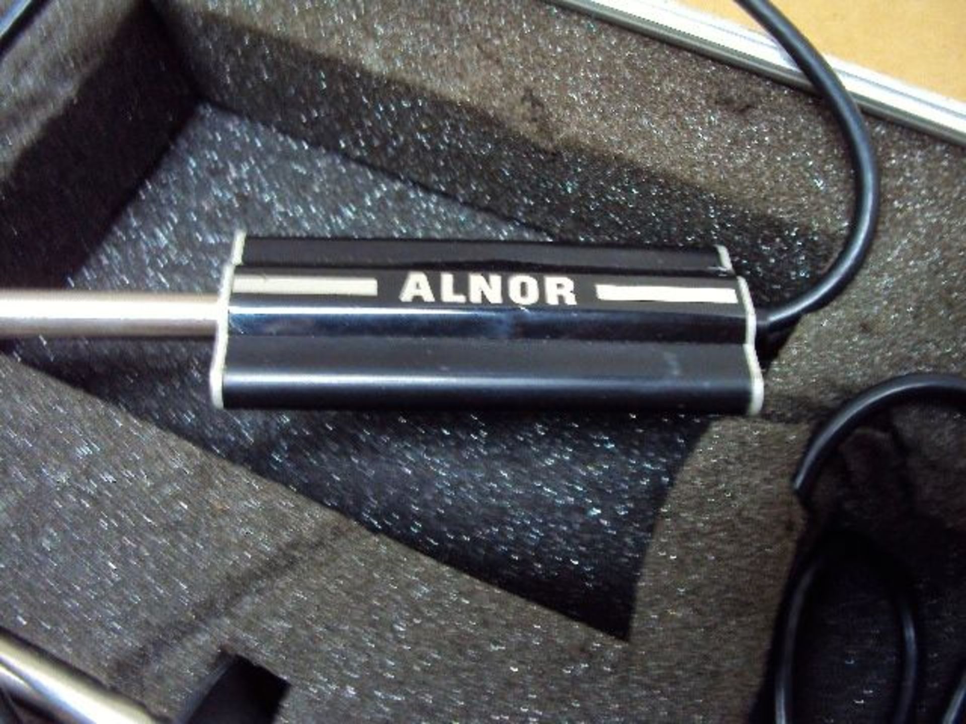 Alnor Model 8500D-II Compuflow Thermo Anemometer w/Charger & Wand in Padded Case - No Batteries /248 - Image 4 of 5