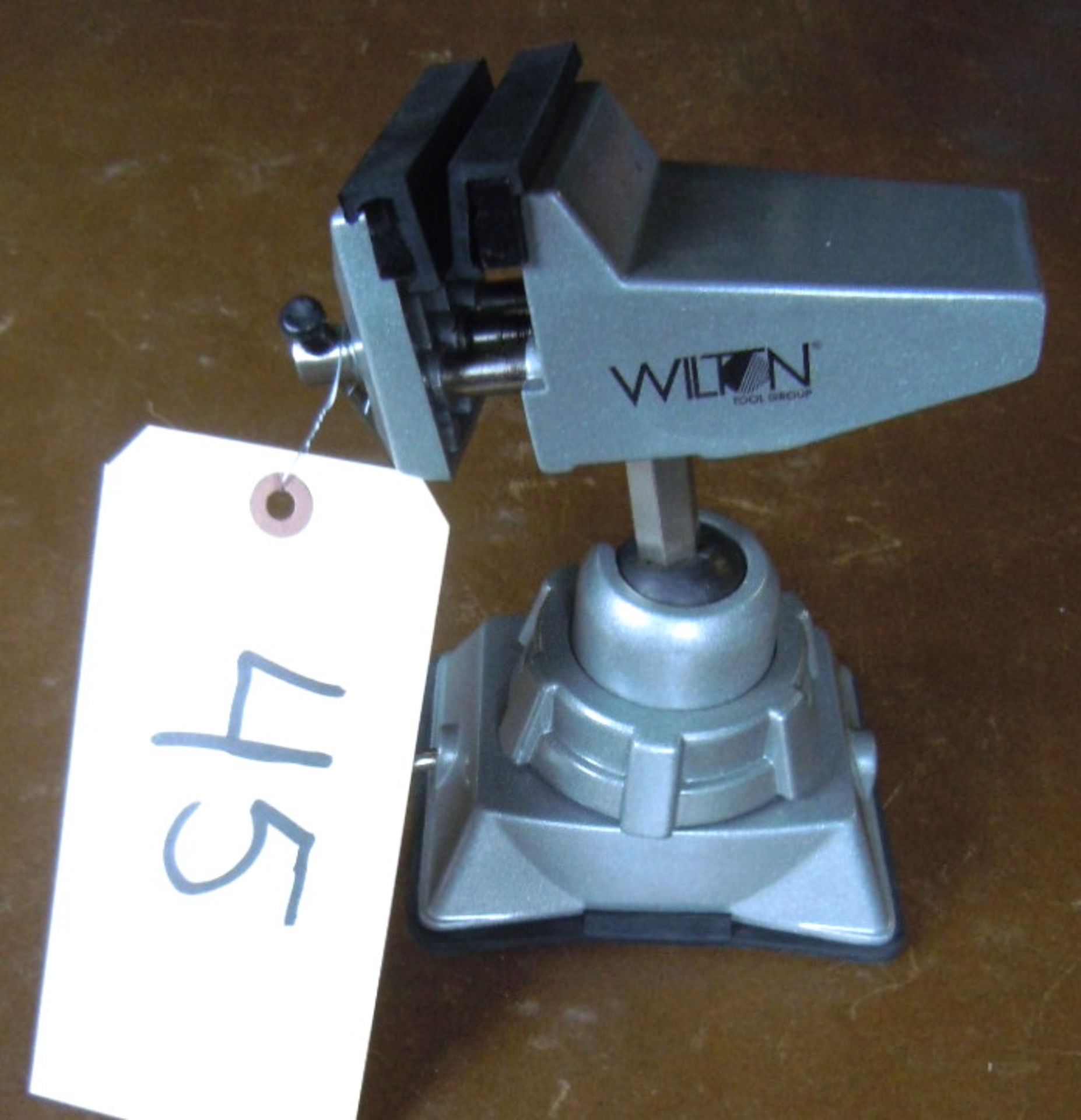 Wilton Swivel Vise w/ Vacuum Base