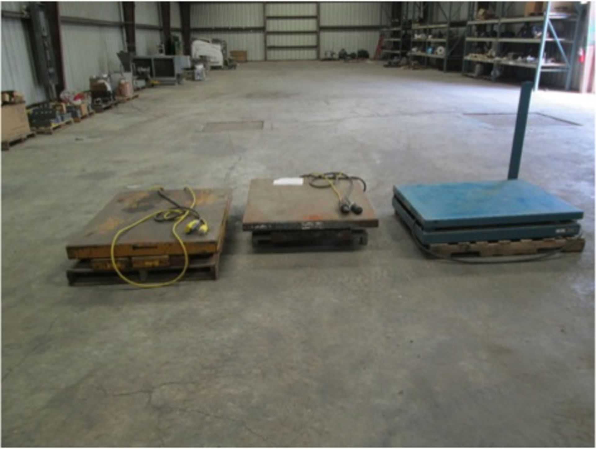 BISHAMON ELECTRIC LIFT TABLE, 2500 LB CAPACITY, 40" X 48" PLATFORM, 1/60/230 V, PICTURED ON FAR LEFT