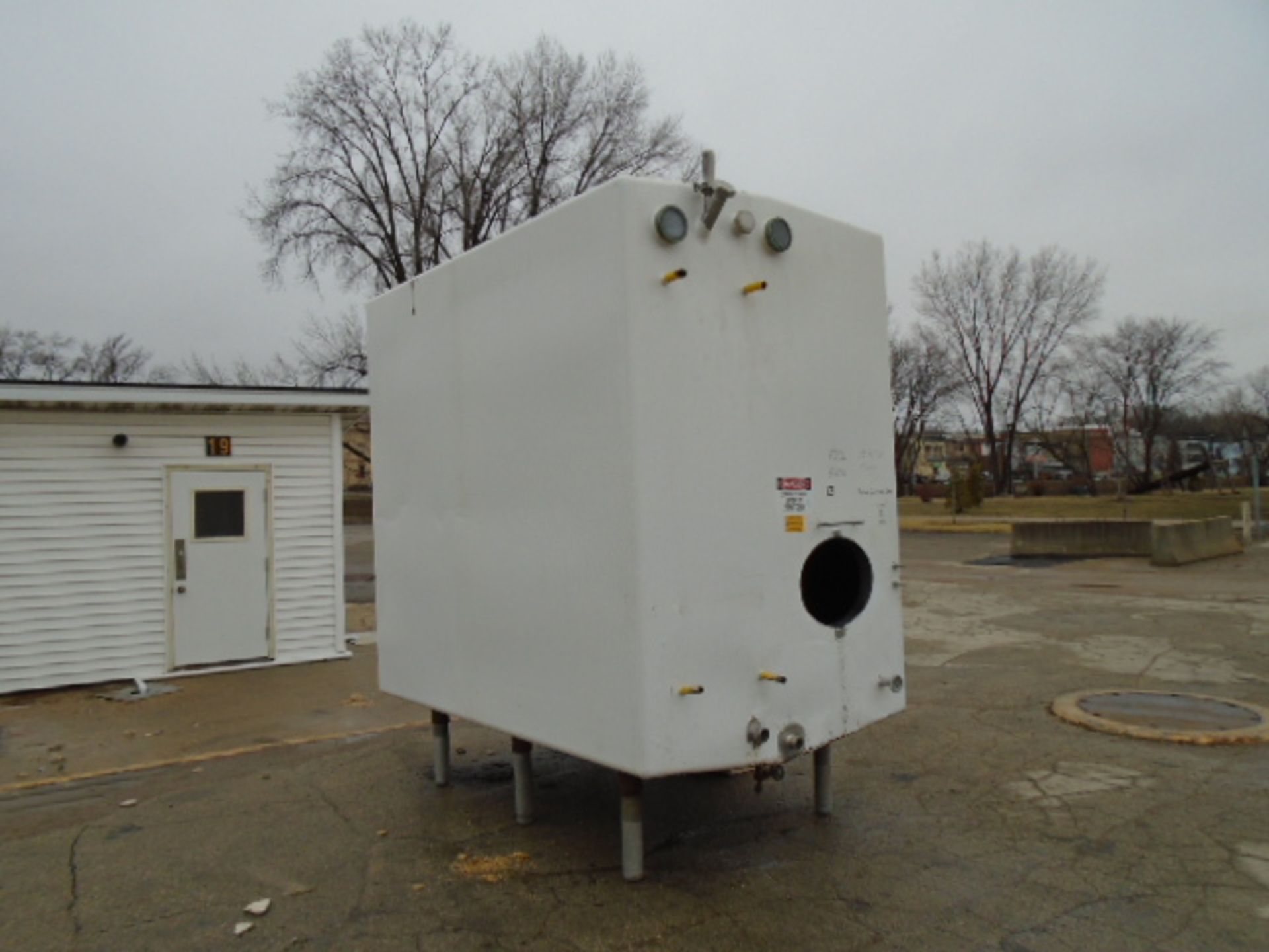 Aprox. 2,000 Gal. Rectangular Insulated S/S Tank, with Vertical Agitator, Sprayball and S/S Legs, - Image 5 of 6