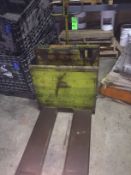 CLARK Electric Pallet Jack, 4000lb capacity - No Tag - NO Battery  -- (LOCATED IN IOWA, RIGGING