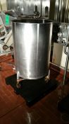 200 GALLON HOLD TANK ON CASTERS (LOCATED IN ILLINOIS)***LDP***