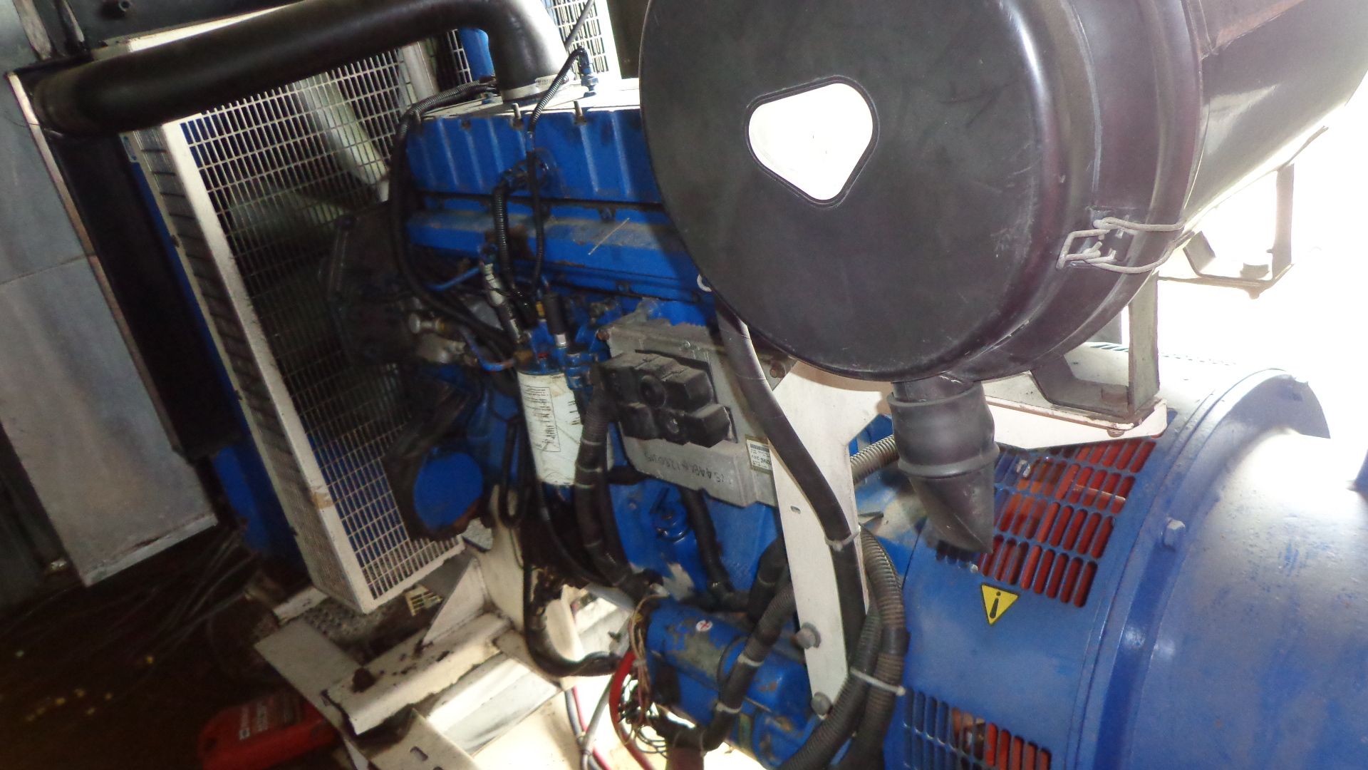 Perkins Diesel Generator, Model 250HE,  S/N YNVXL0530ANC, 250 KW, with International GCD235 Diesel - Image 6 of 8