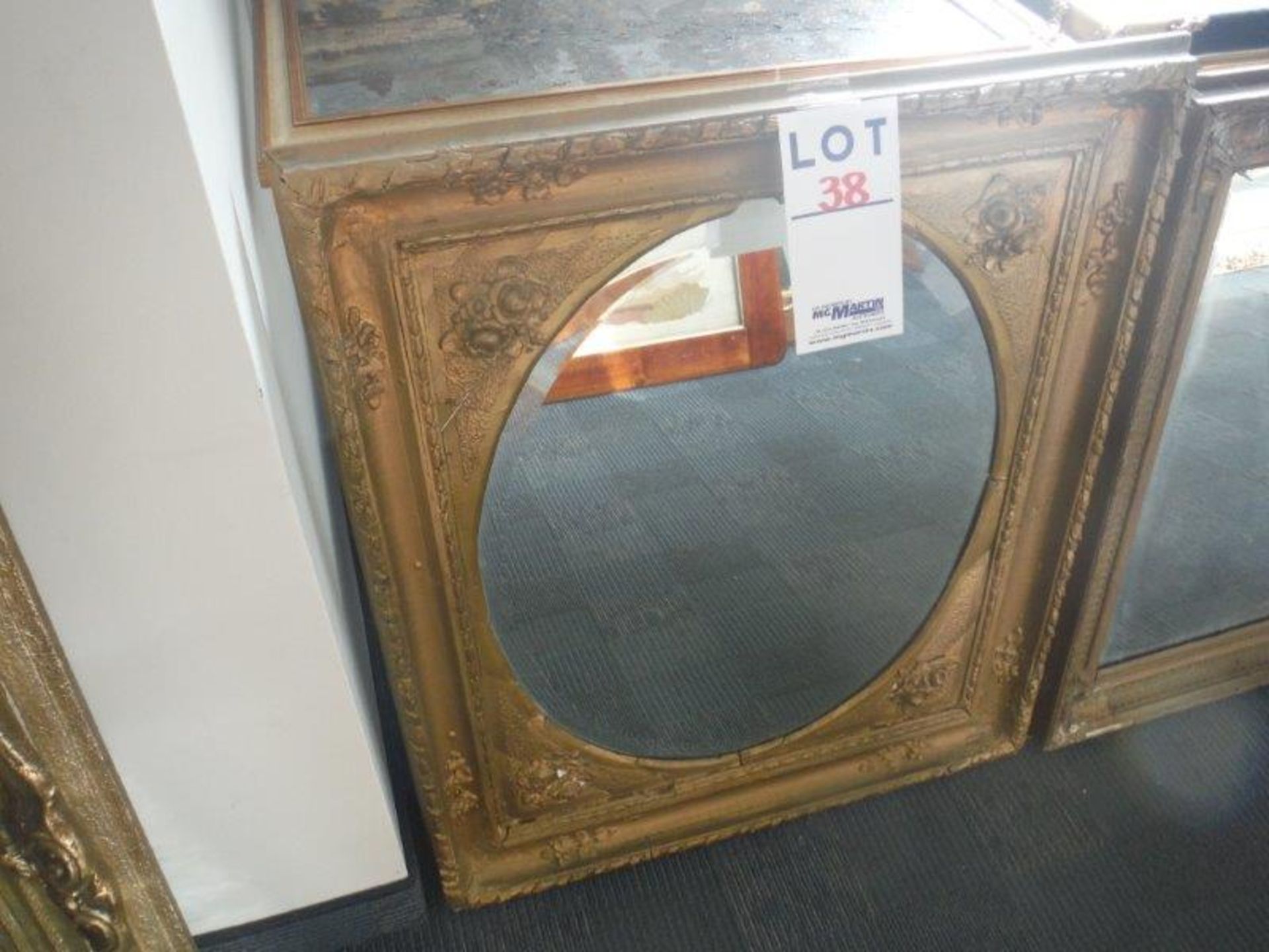 DECORATIVE MIRROR 20"X26"