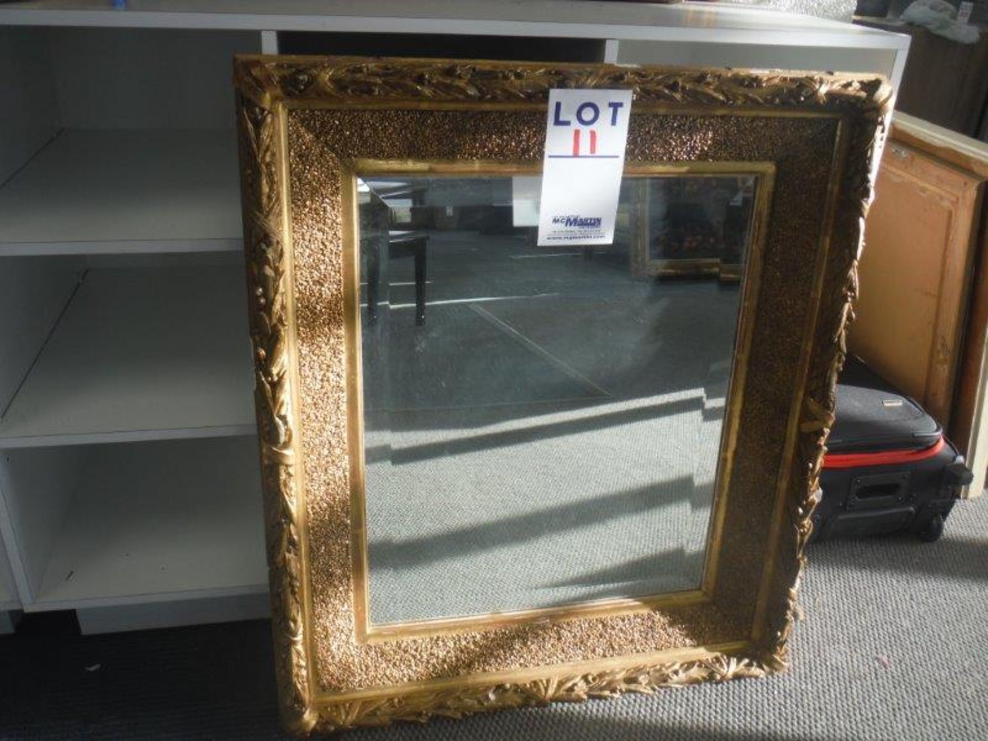 DECORATIVE MIRROR 20"X27"