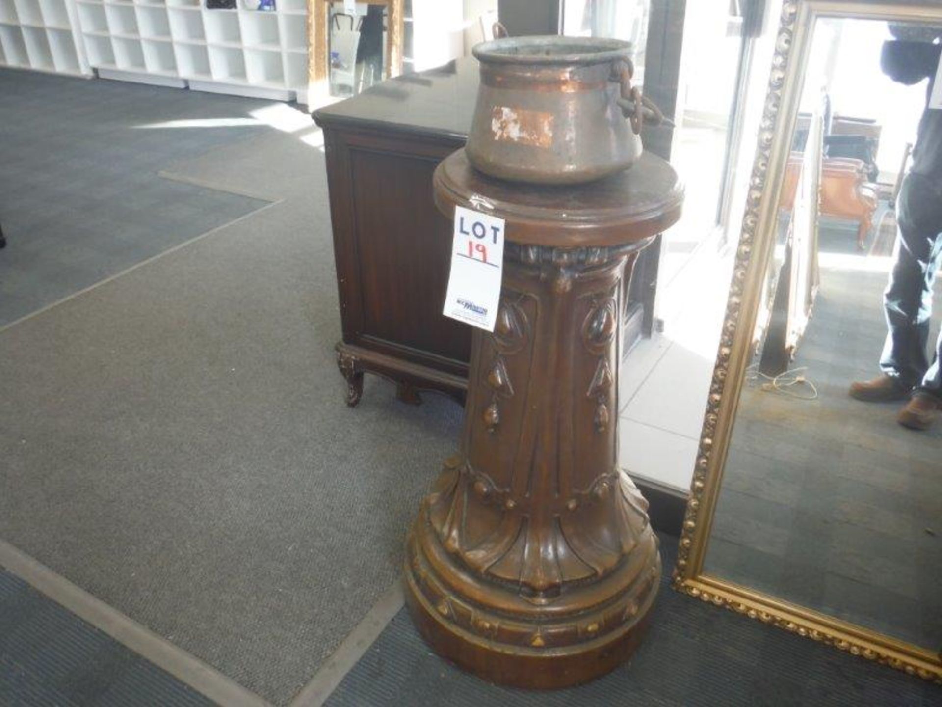 CAST IRON PEDESTAL WITH BOWL