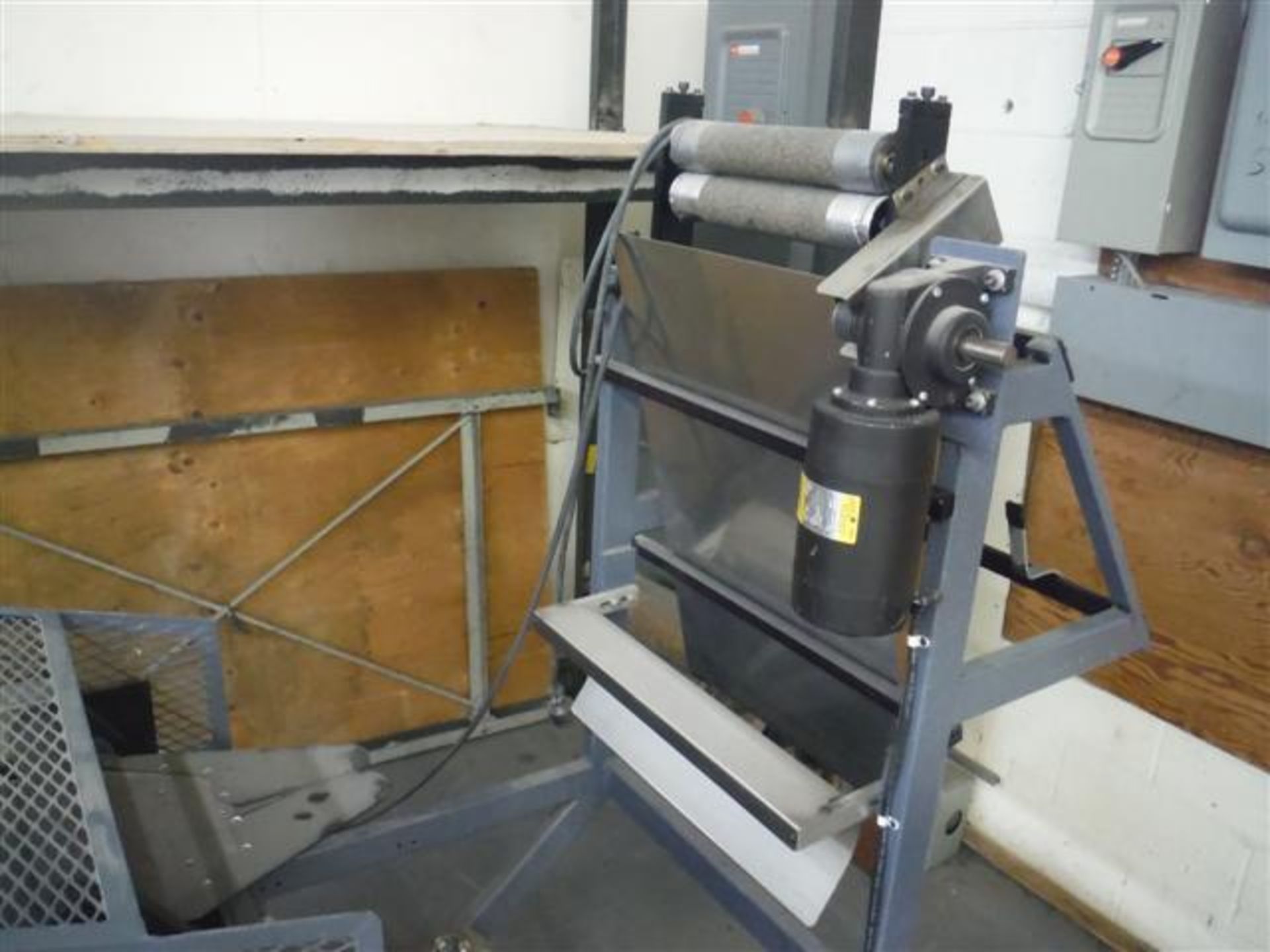 FABRIC FOLDER & CUTTING MACHINE - Image 5 of 6