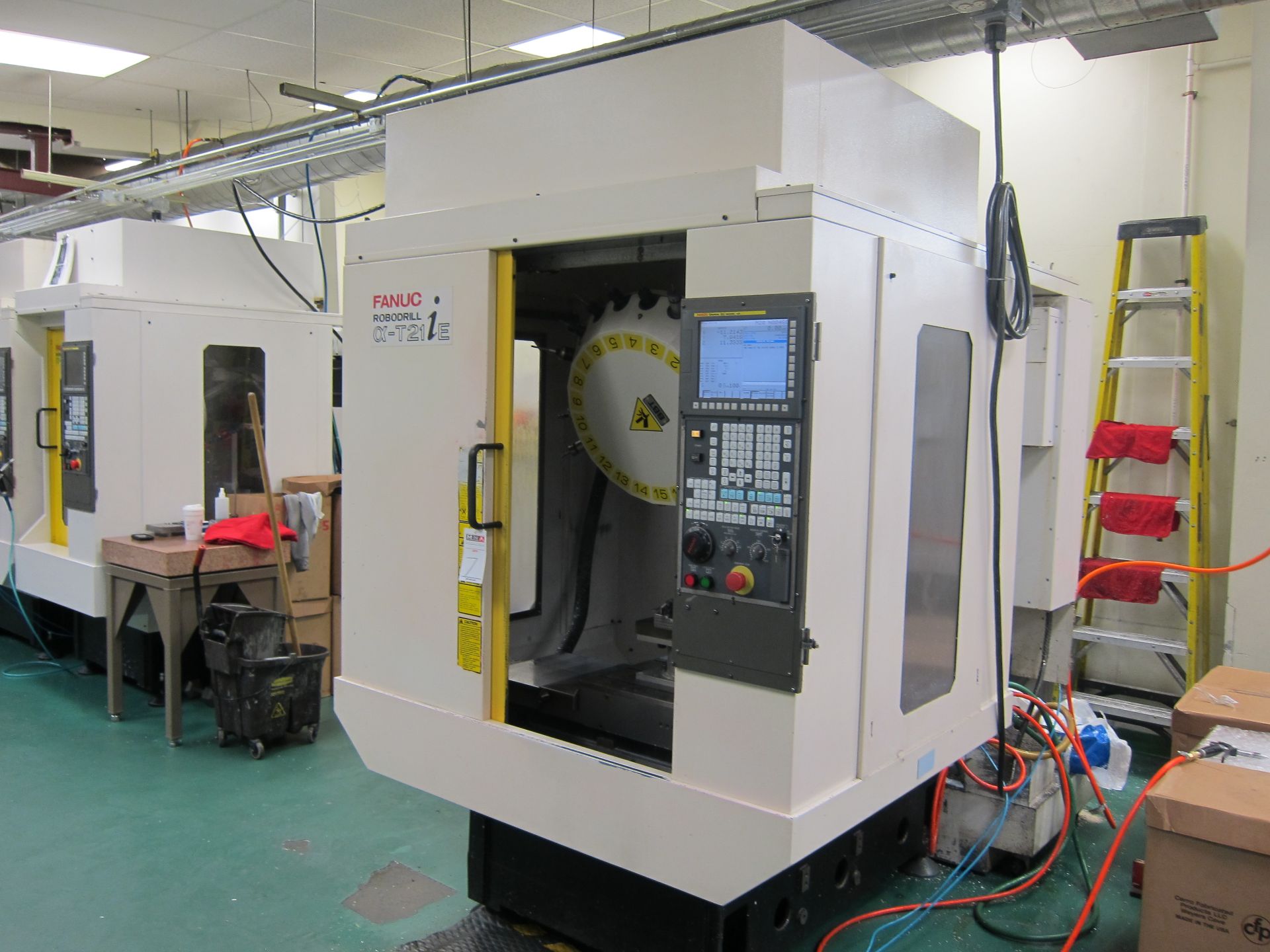 FANUC ROBODRILL- A-T21iE 4 AXIS CNC DRILL & TAP, CENTER, W/ FANUC 31iA5CONTROL - Image 5 of 5