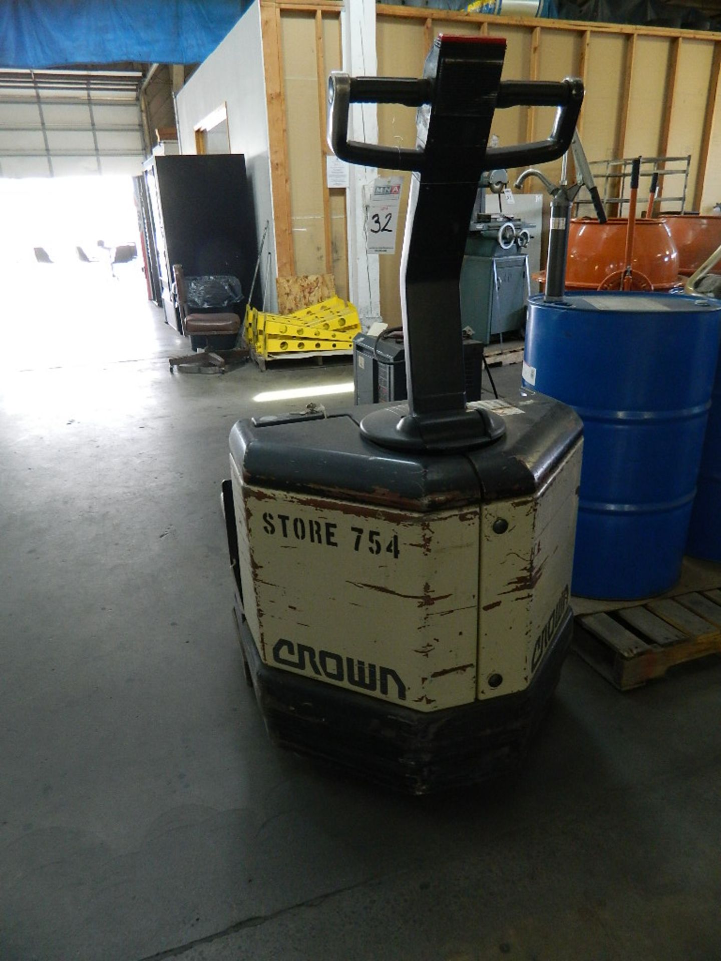 Crown Electric Pallet Jack w/ 6000lb Cap Charger, S/N 6A167912 - Image 3 of 4