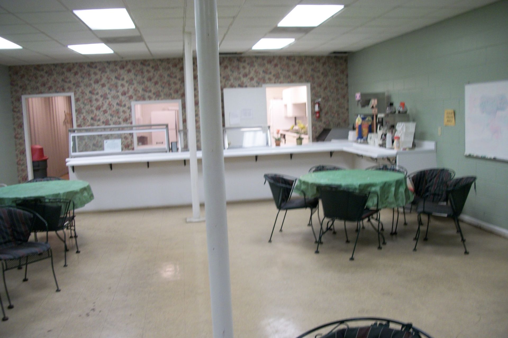 CAFETERIA - Image 2 of 8