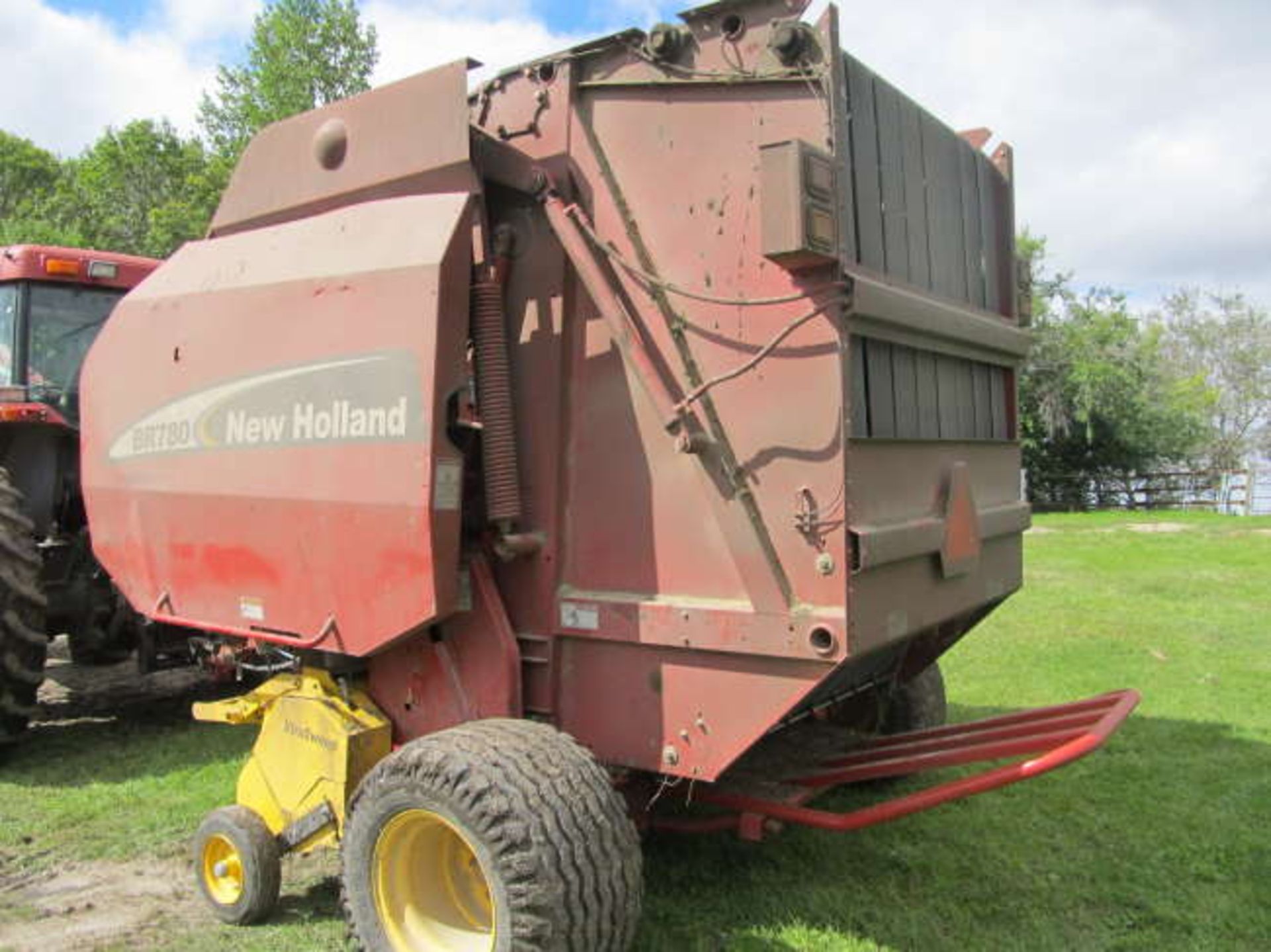 NEW HOLLAND BR780 ROUND BALER; Twine Wrap, Mega Wide Pick-up, SN.61109 (Worley) C-1 - Image 4 of 5
