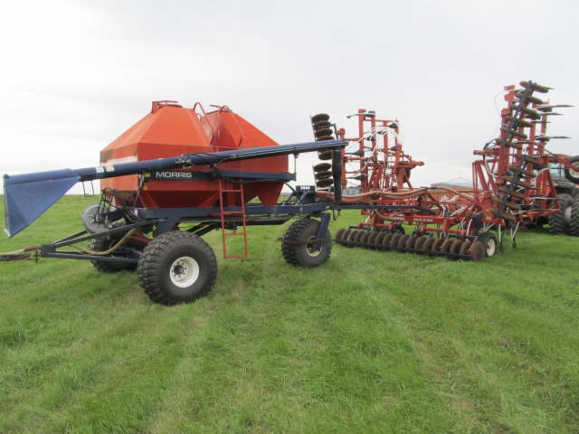 MORRIS MAXIM AIR DRILL & MORRIS 7180 AIR TANK; 34 Ft, 10” Spacing, Single Shoot, Steel Packers, - Image 5 of 6